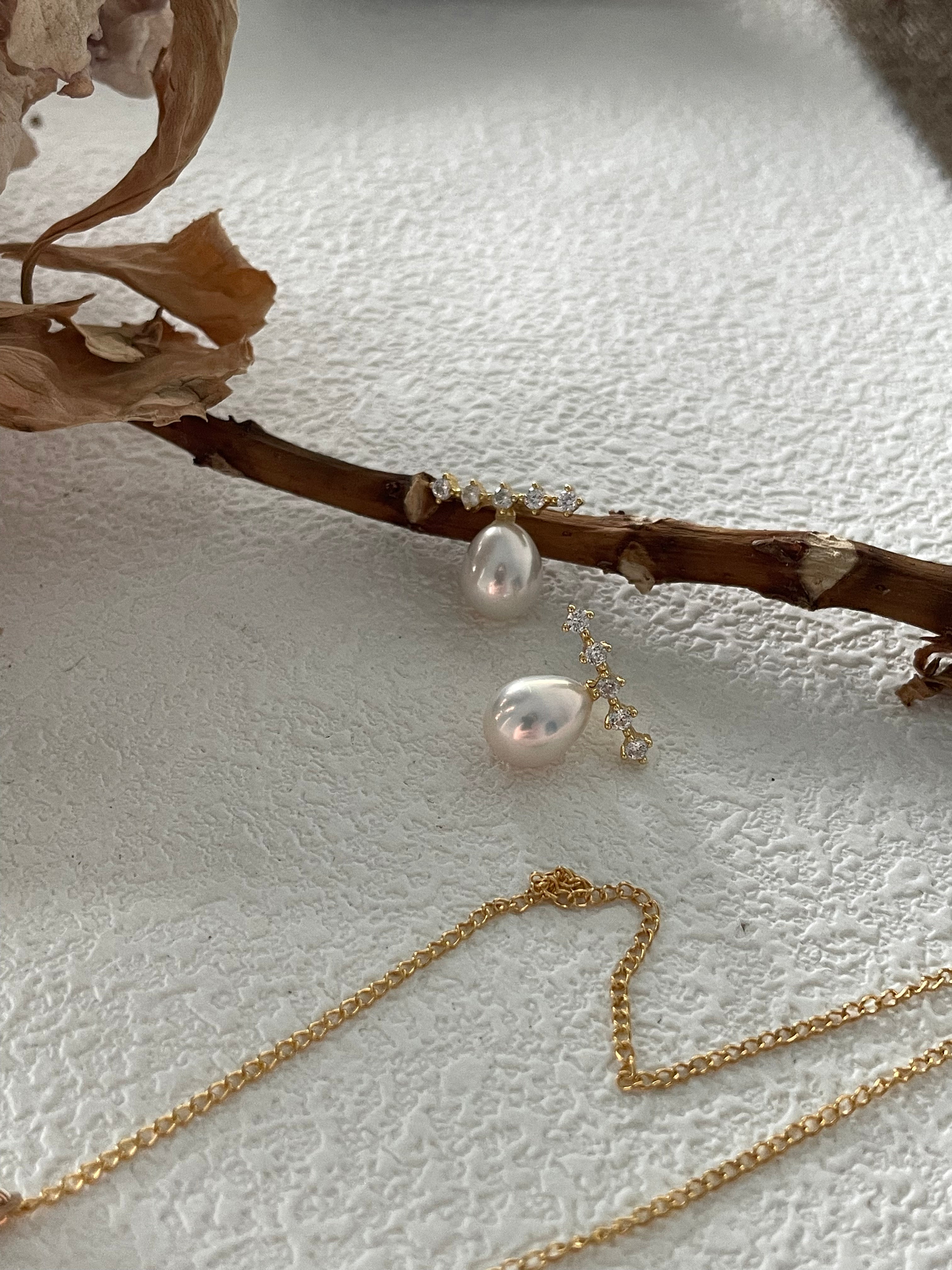 RAINIE Pearl stud earrings - ZEN&CO Studio