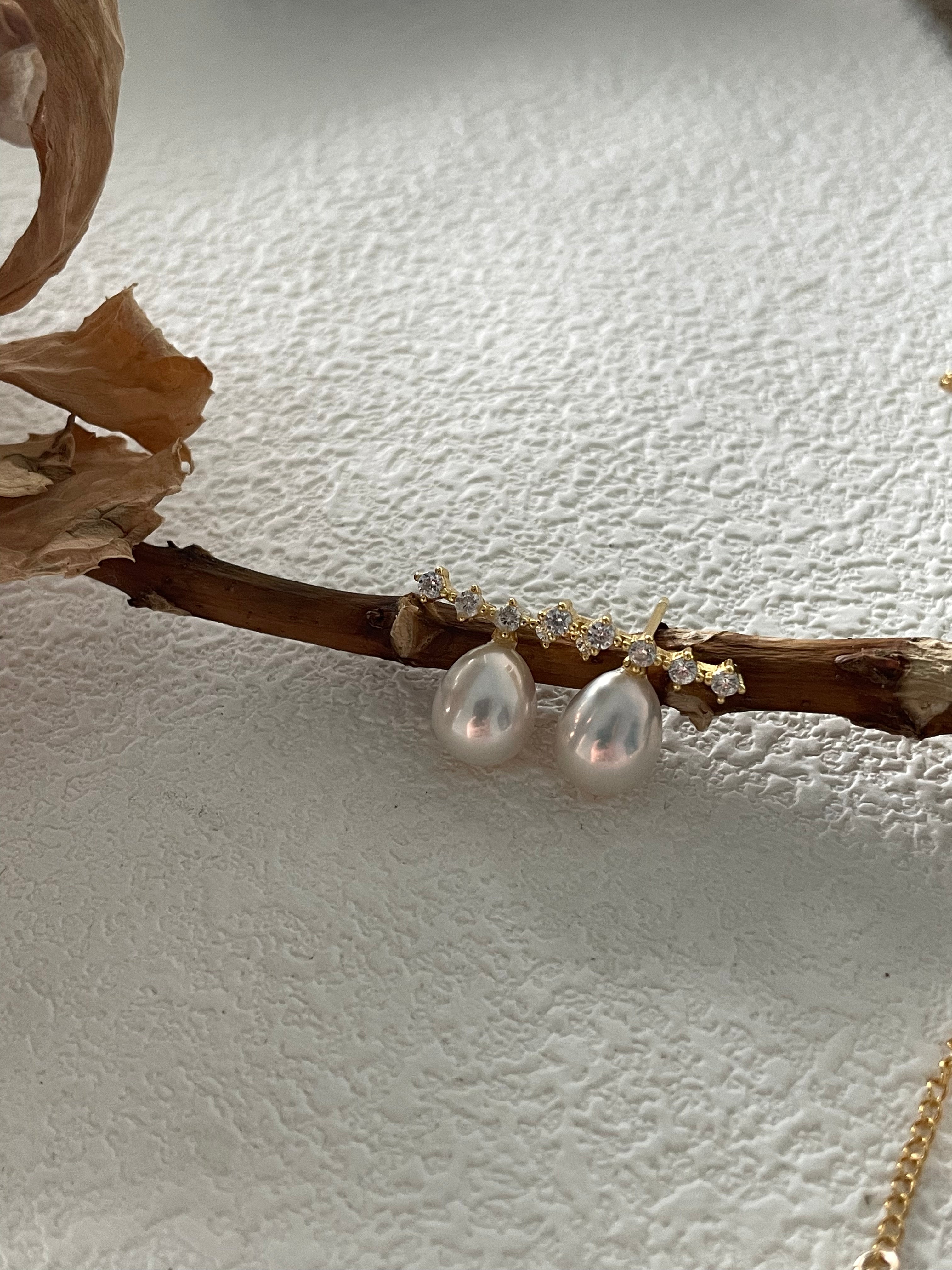 RAINIE Pearl stud earrings - ZEN&CO Studio