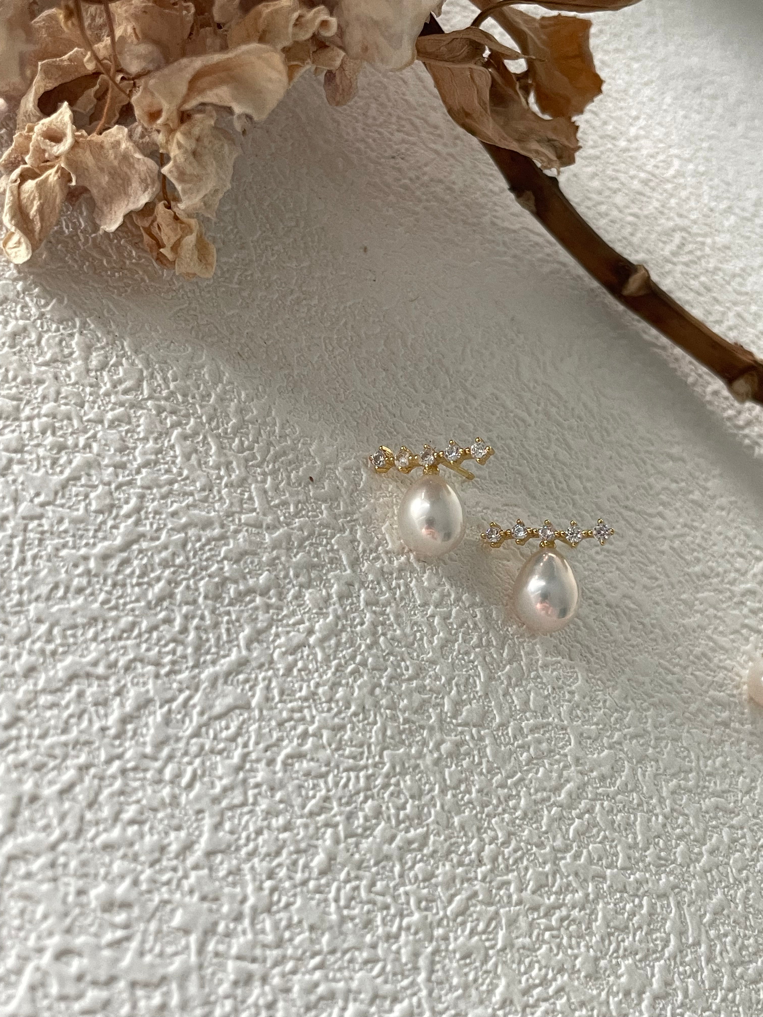 RAINIE Pearl stud earrings - ZEN&CO Studio