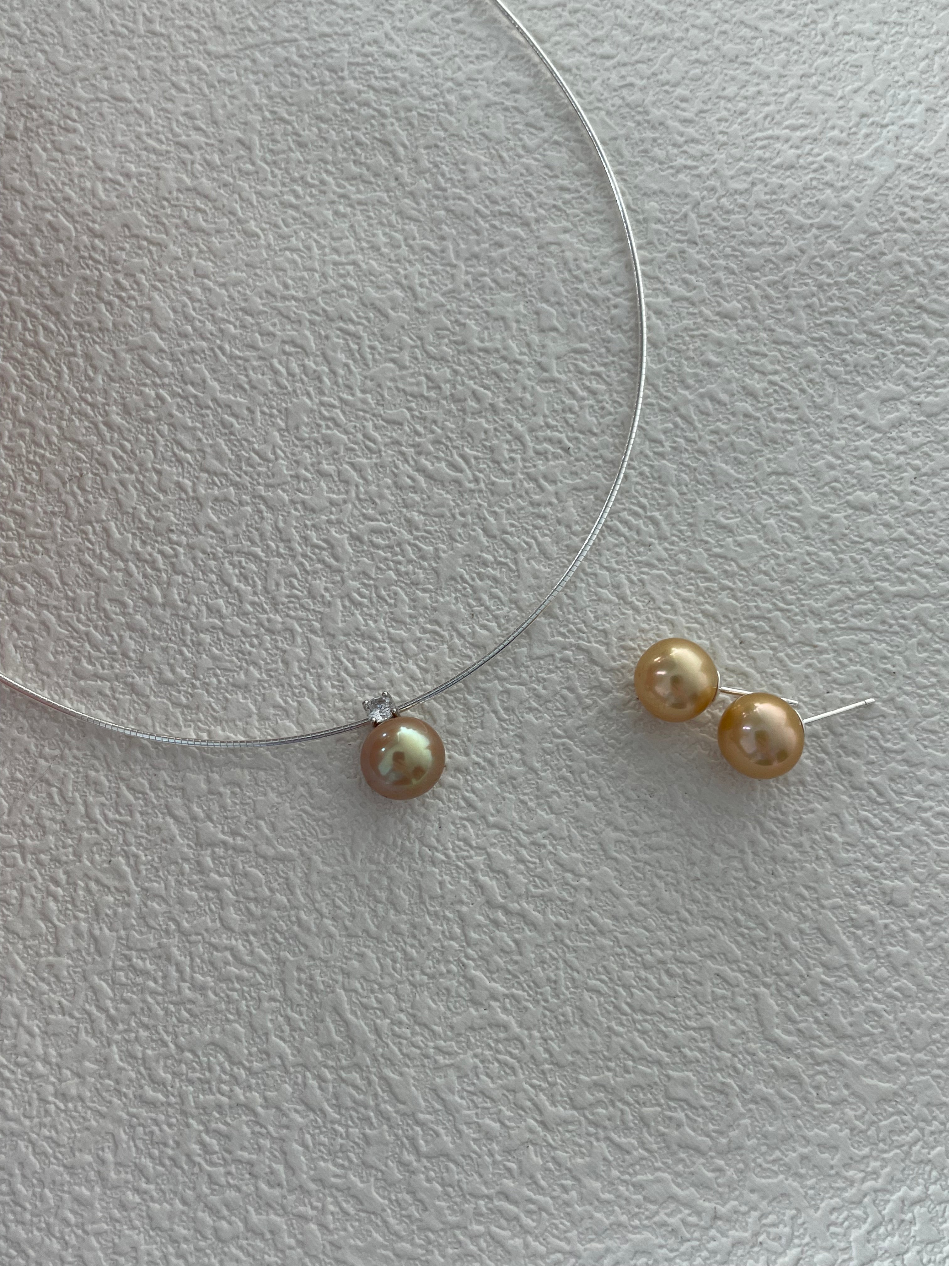 MANILA gold pearl stud earrings - ZEN&CO Studio