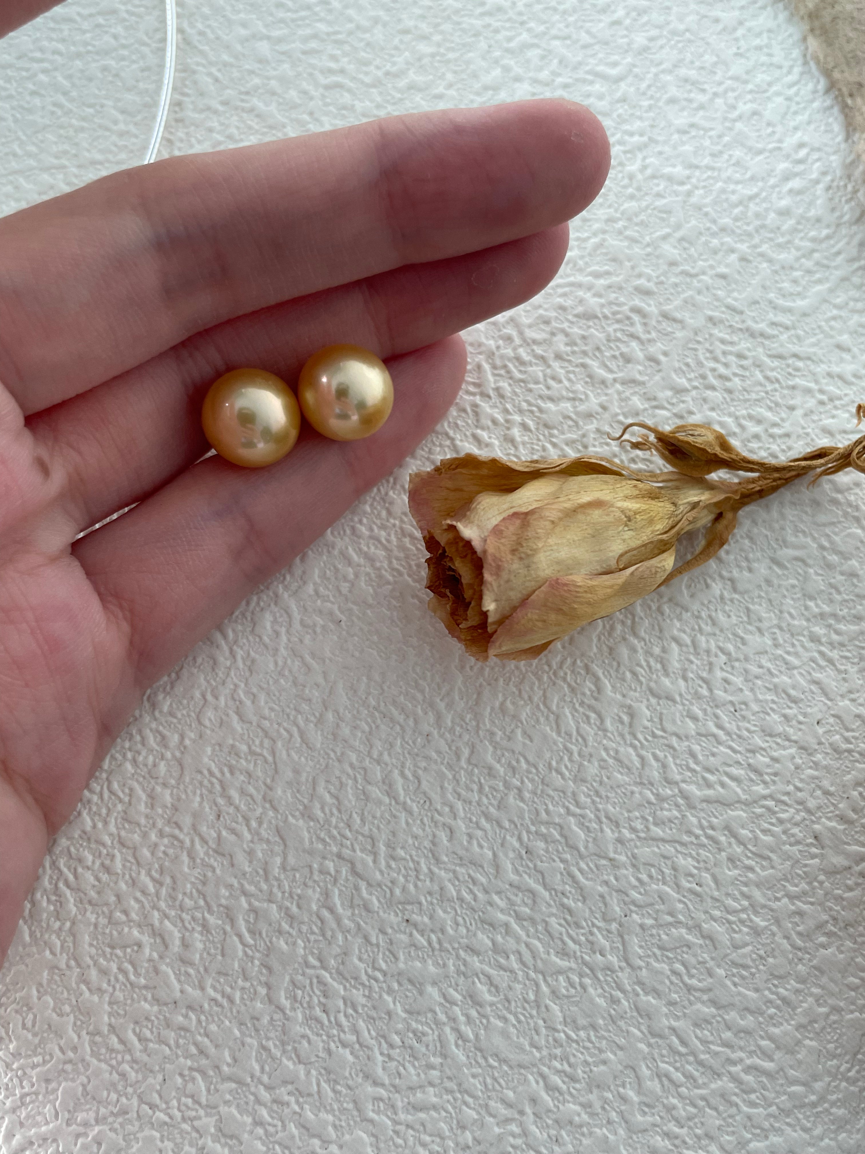MANILA gold pearl stud earrings - ZEN&CO Studio
