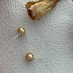 MANILA gold pearl stud earrings - ZEN&CO Studio