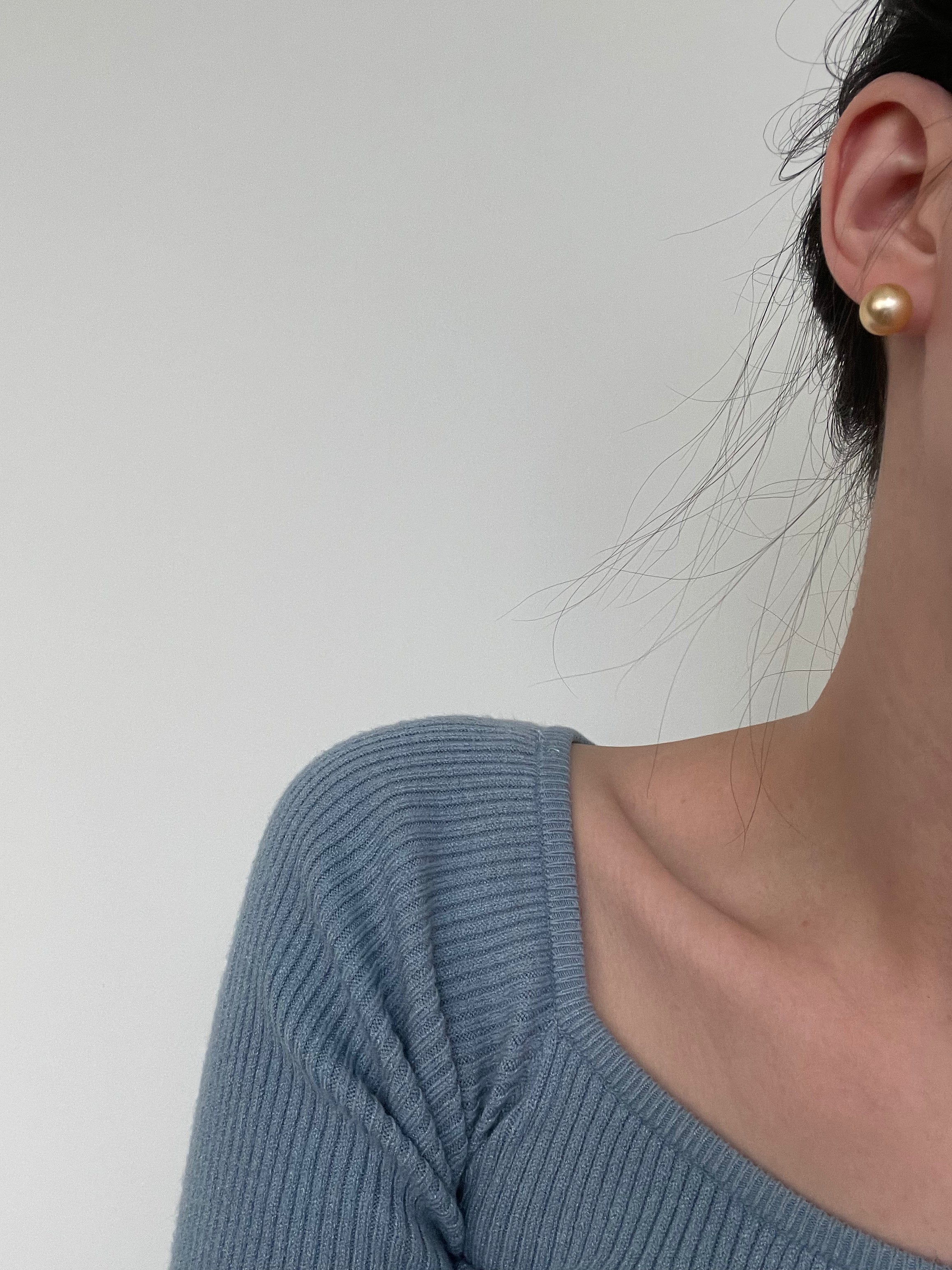 MANILA gold pearl stud earrings - ZEN&CO Studio