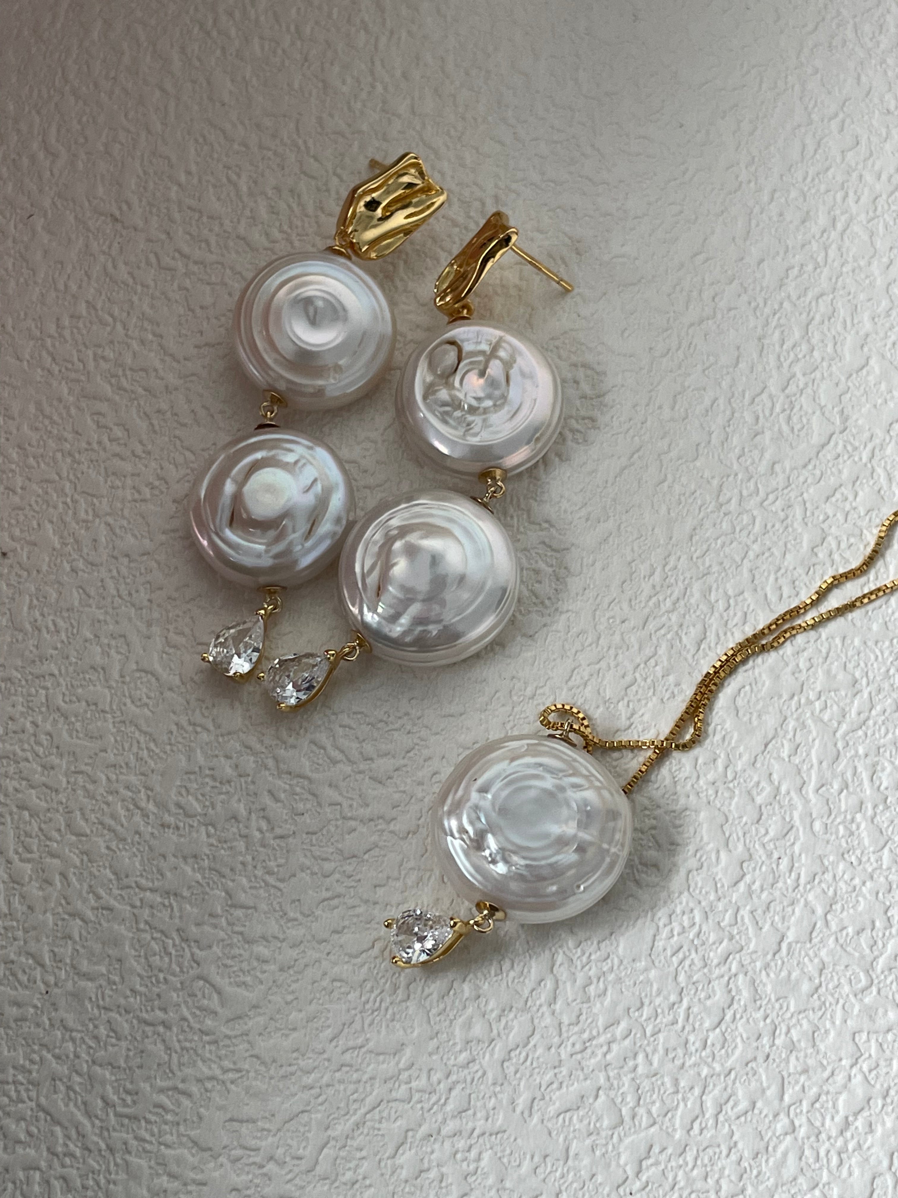 ROMAN HOLIDAY Pearl pendant necklace - ZEN&CO Studio