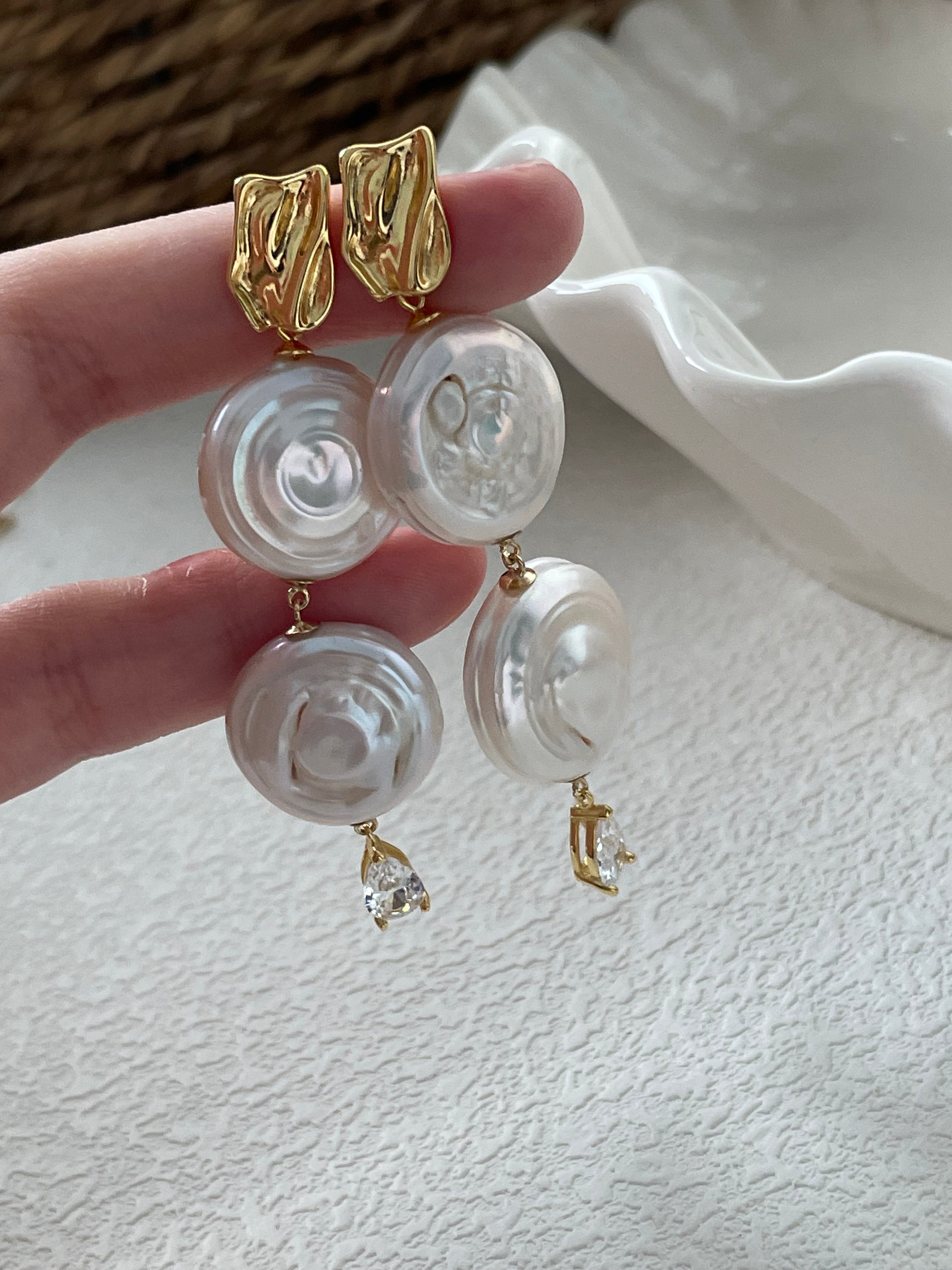 ROMAN HOLIDAY Double pearl earrings - ZEN&CO Studio