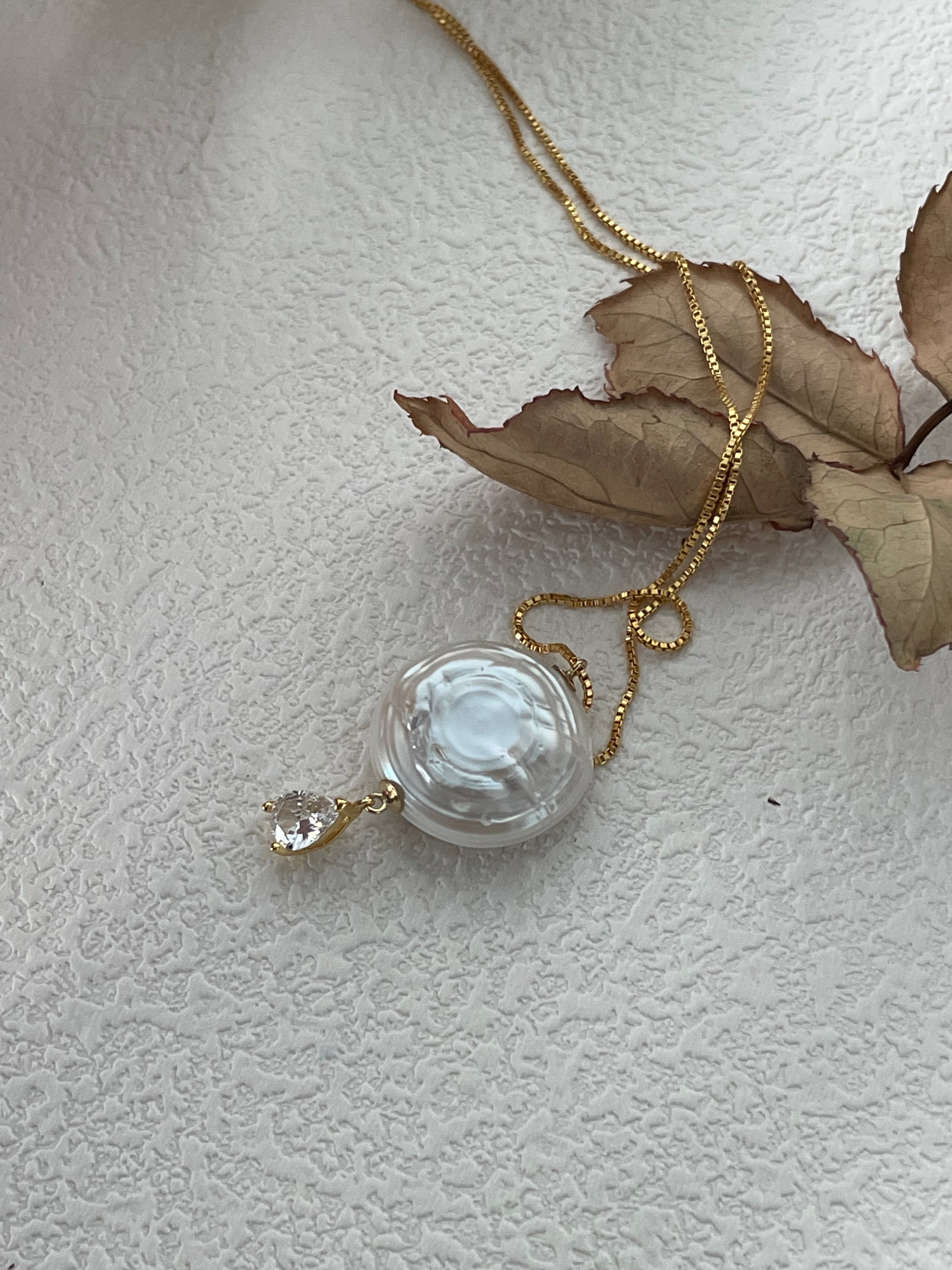 ROMAN HOLIDAY Pearl pendant necklace - ZEN&CO Studio