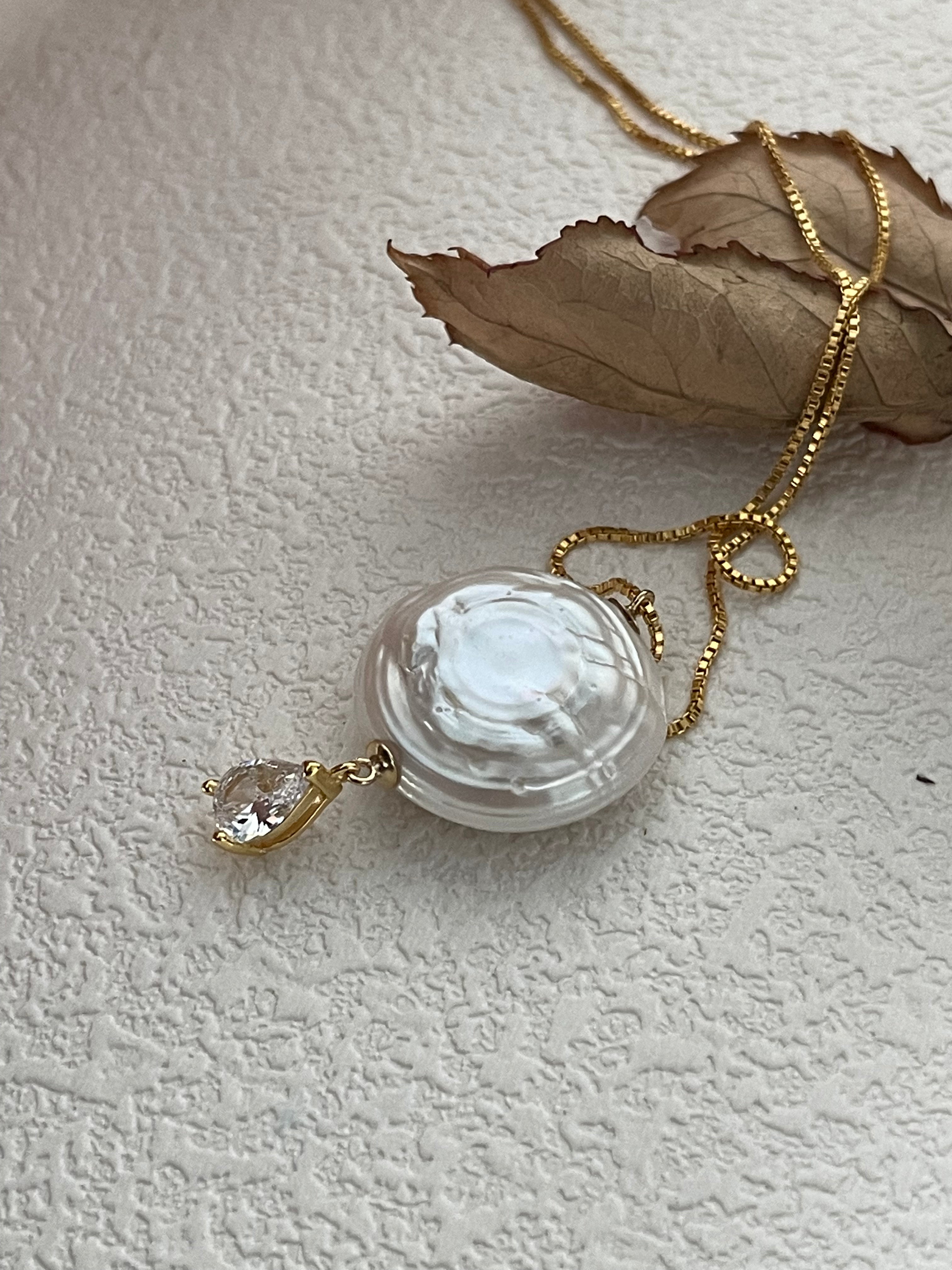 ROMAN HOLIDAY Pearl pendant necklace - ZEN&CO Studio