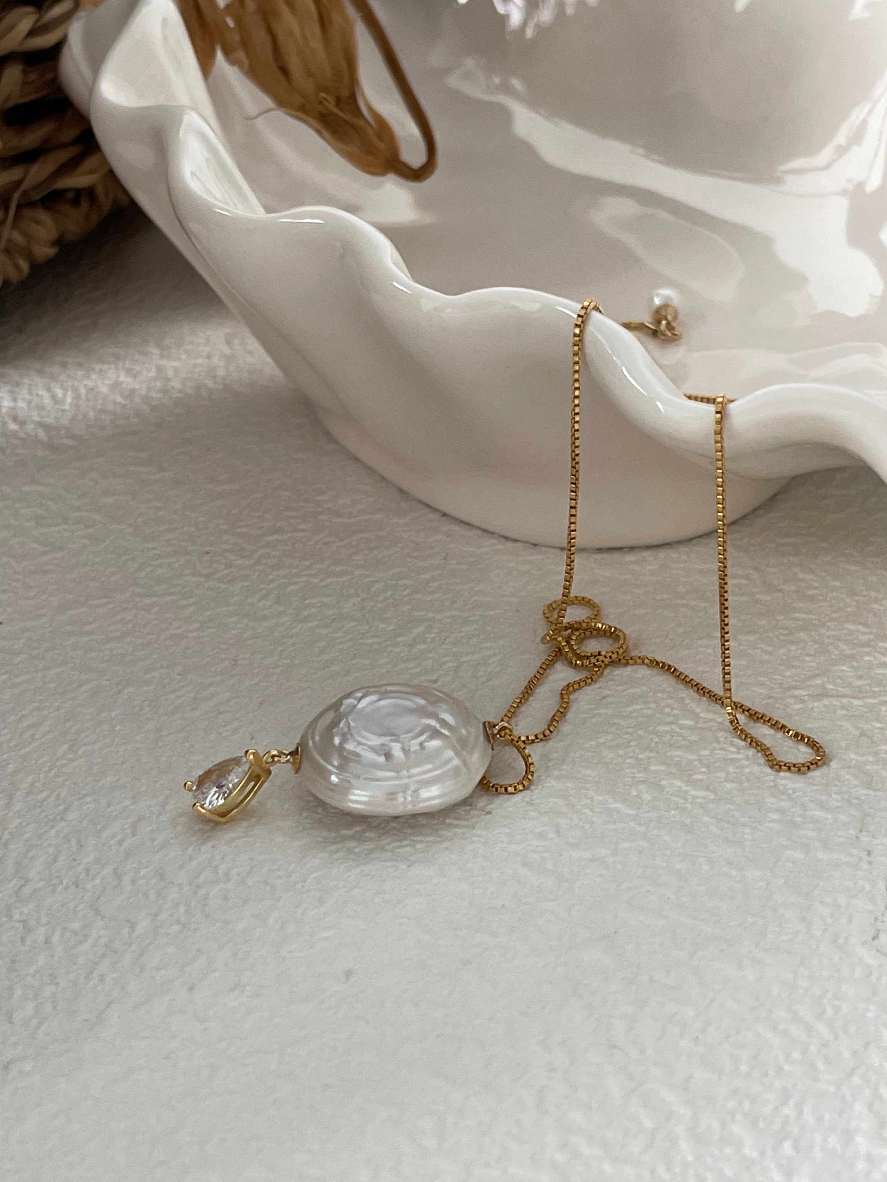 ROMAN HOLIDAY Pearl pendant necklace - ZEN&CO Studio