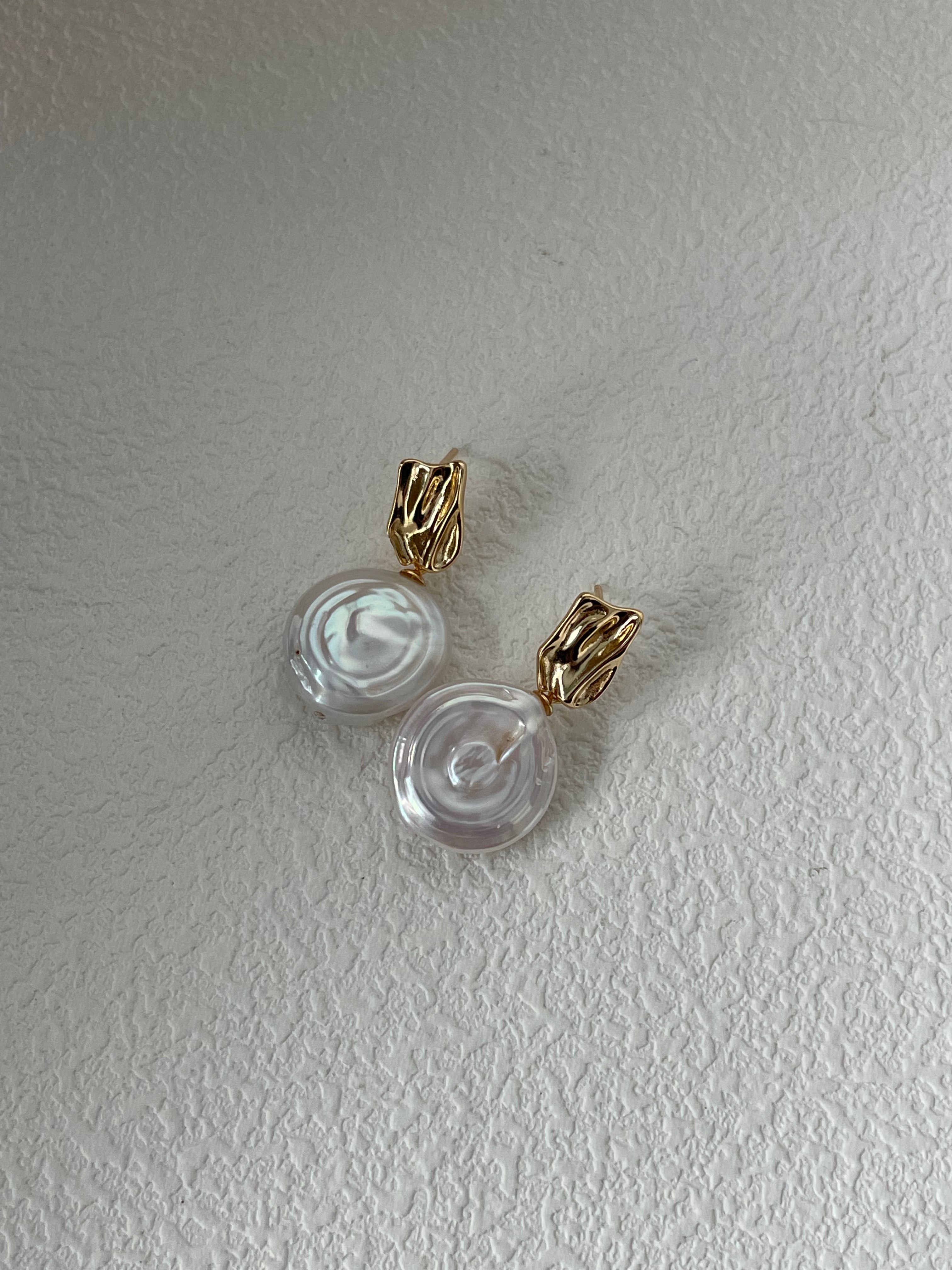 ROMAN HOLIDAY Single pearl earrings - ZEN&CO Studio