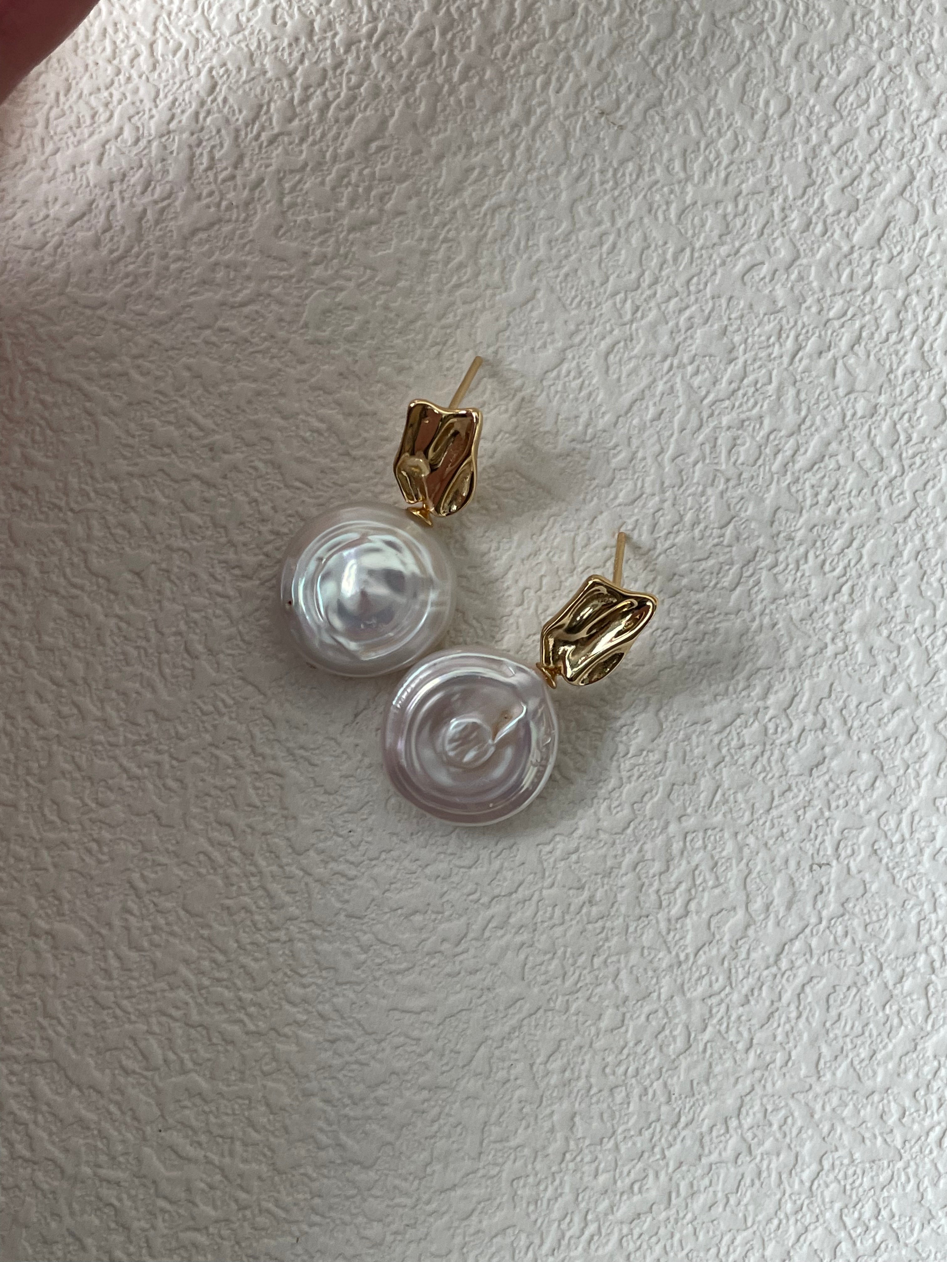 ROMAN HOLIDAY Single pearl earrings - ZEN&CO Studio