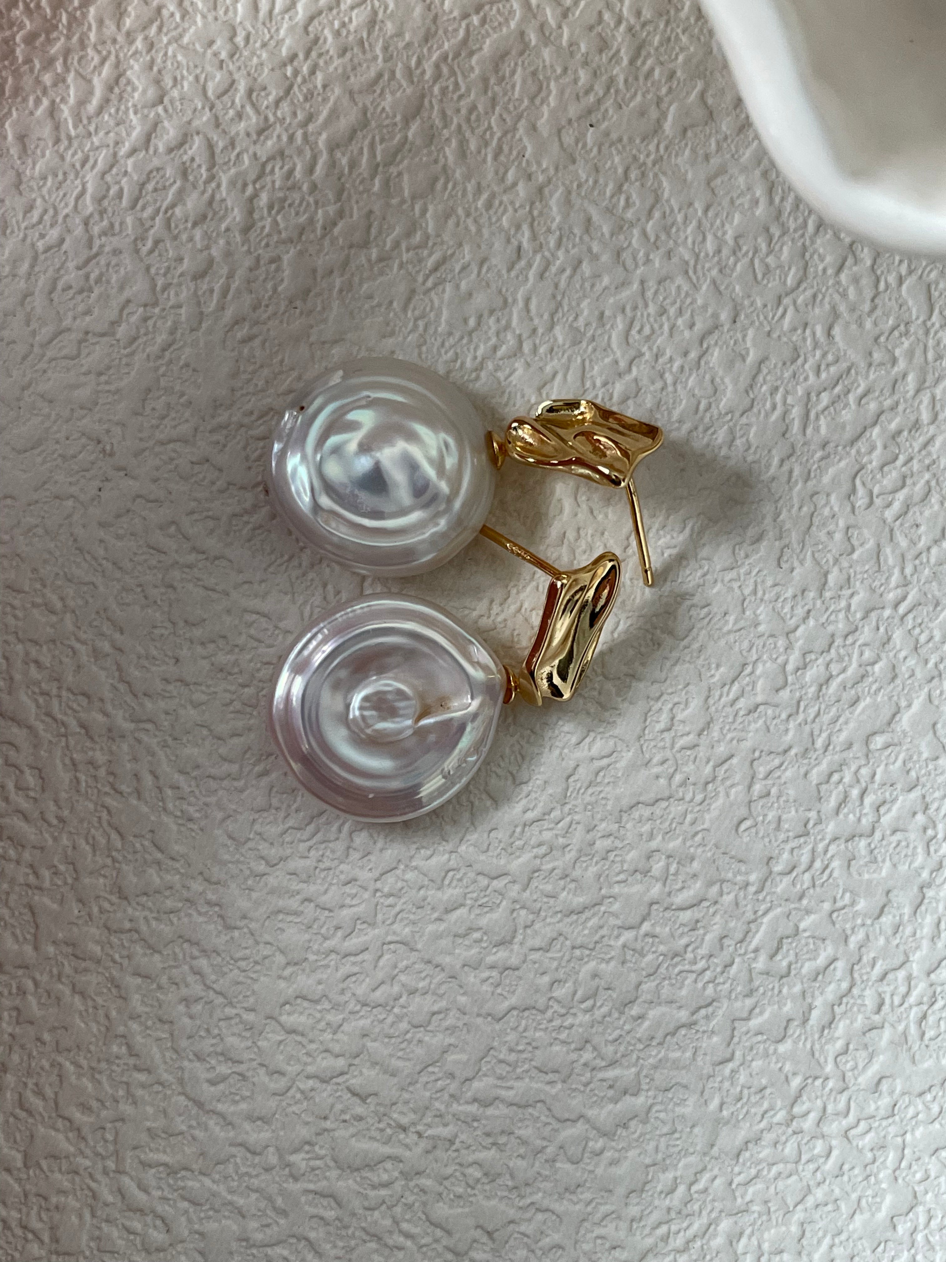 ROMAN HOLIDAY Single pearl earrings - ZEN&CO Studio