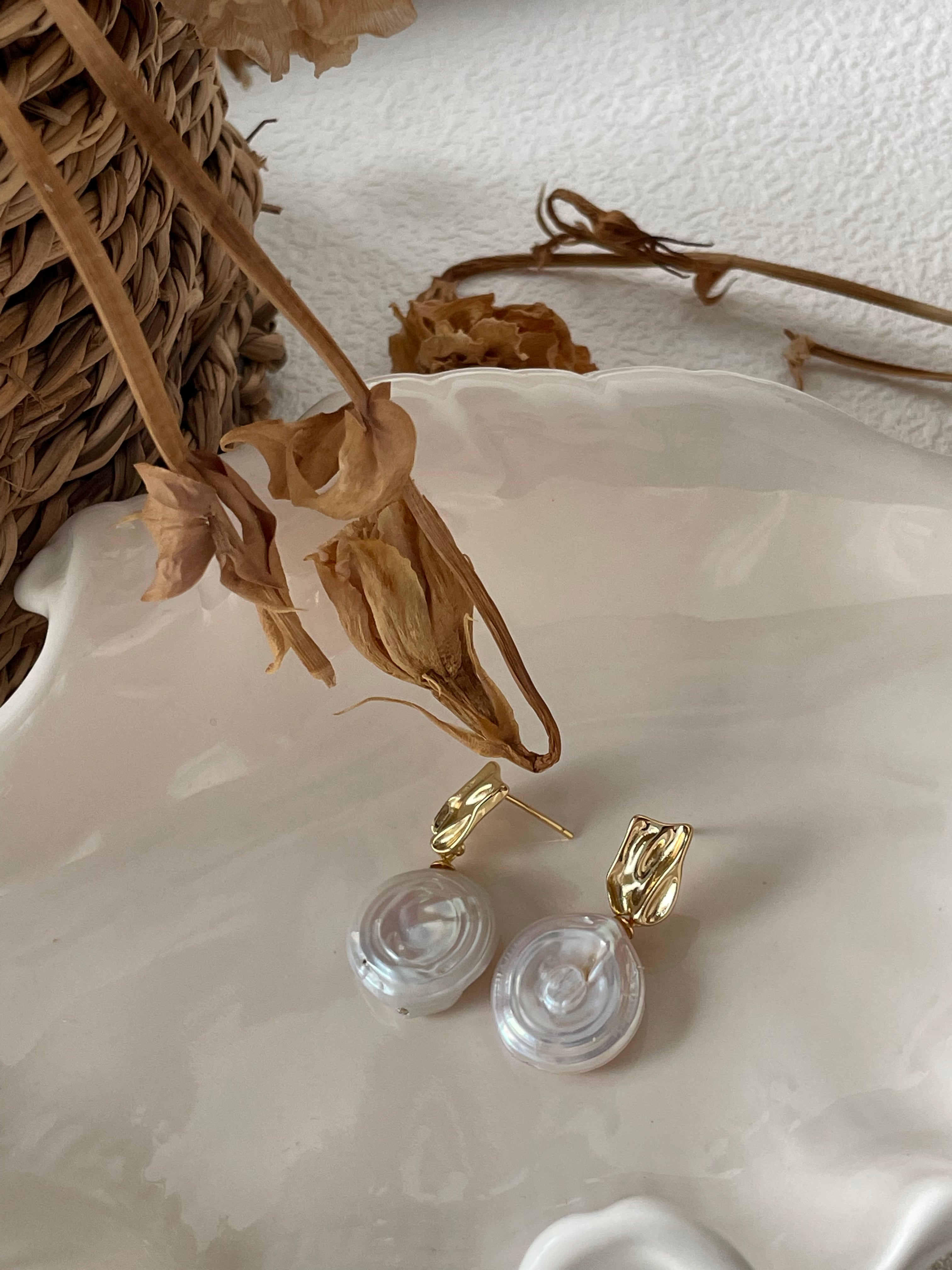 ROMAN HOLIDAY Single pearl earrings - ZEN&CO Studio