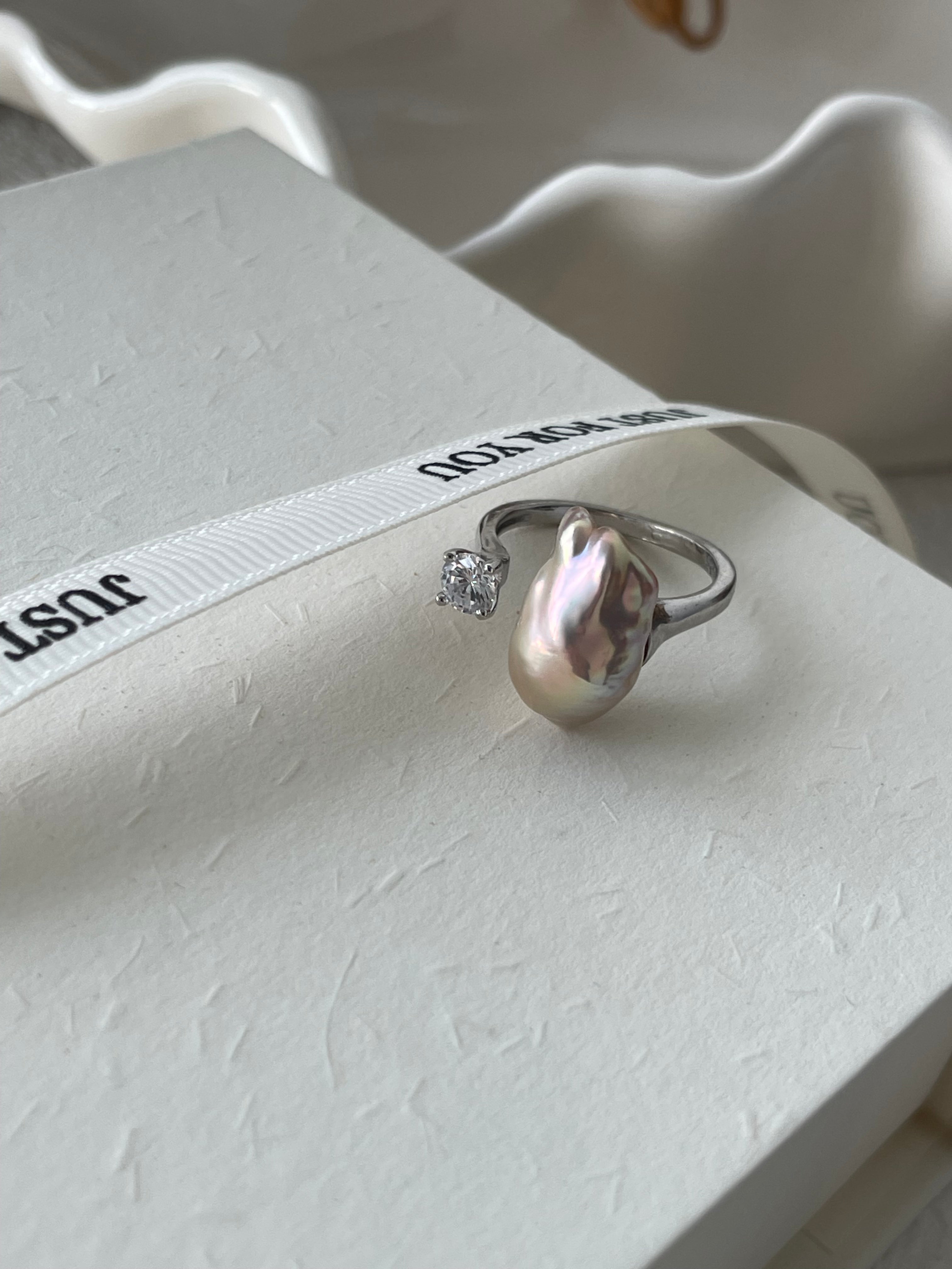 JISOO Baroque pearl ring - ZEN&CO Studio