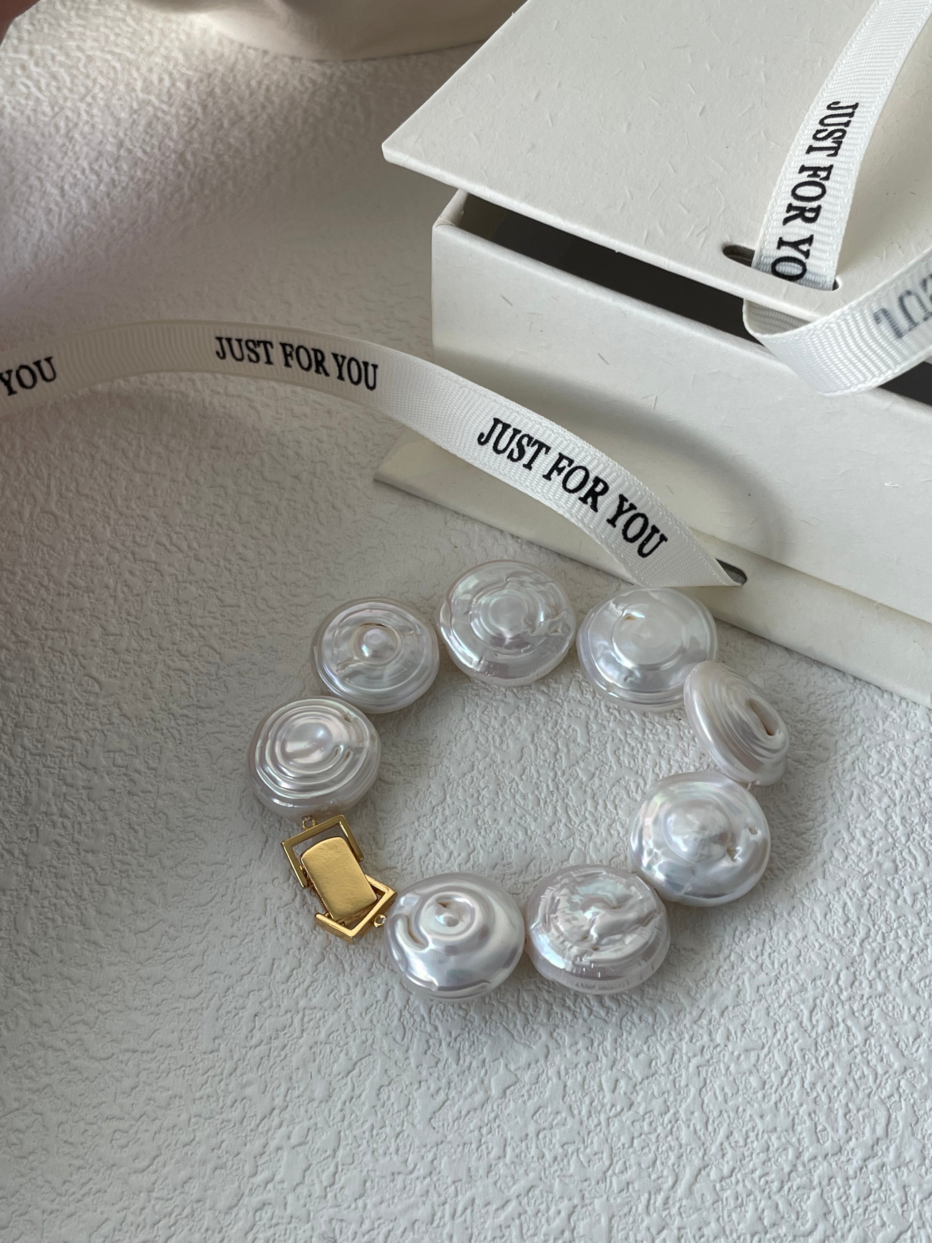 ROMAN HOLIDAY Baroque Pearl bracelet - ZEN&CO Studio