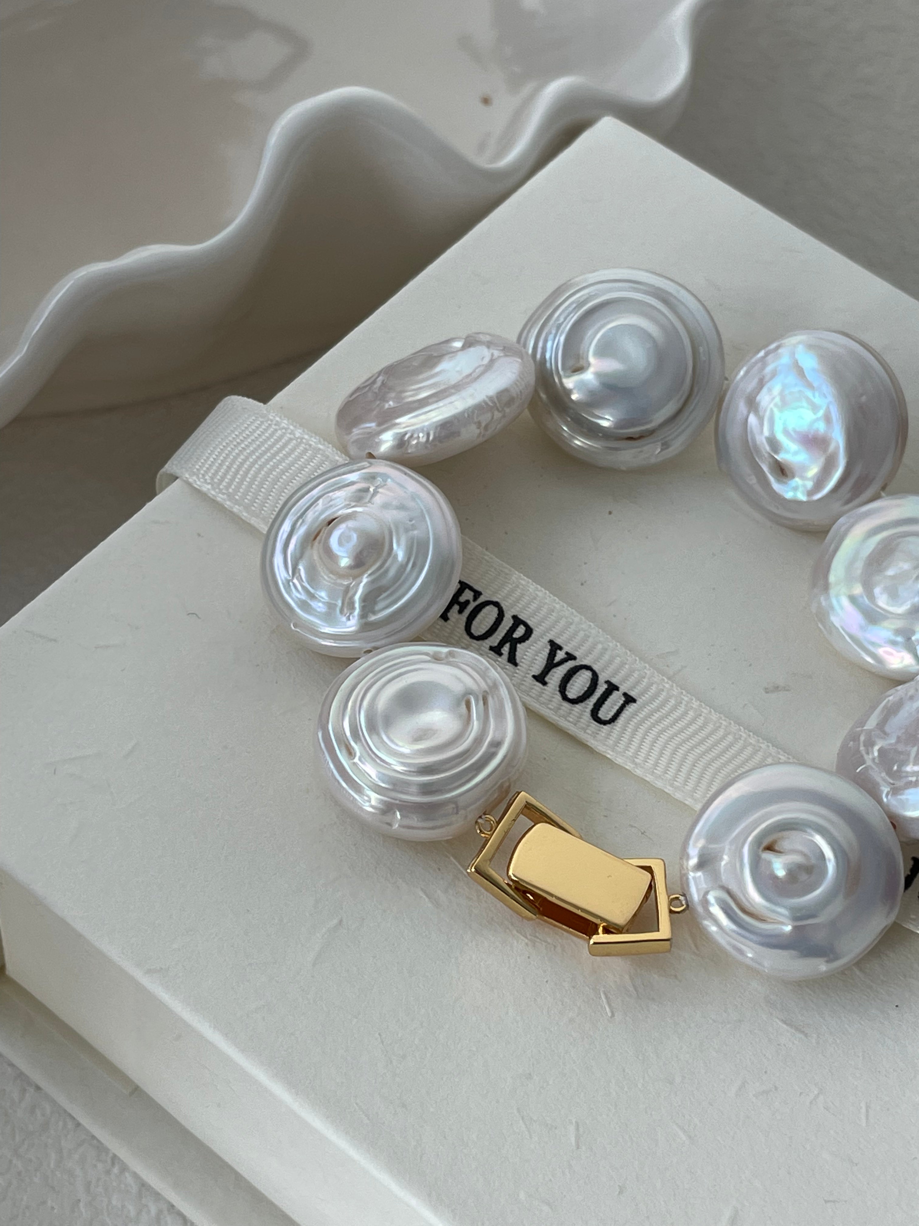 ROMAN HOLIDAY Baroque Pearl bracelet - ZEN&CO Studio