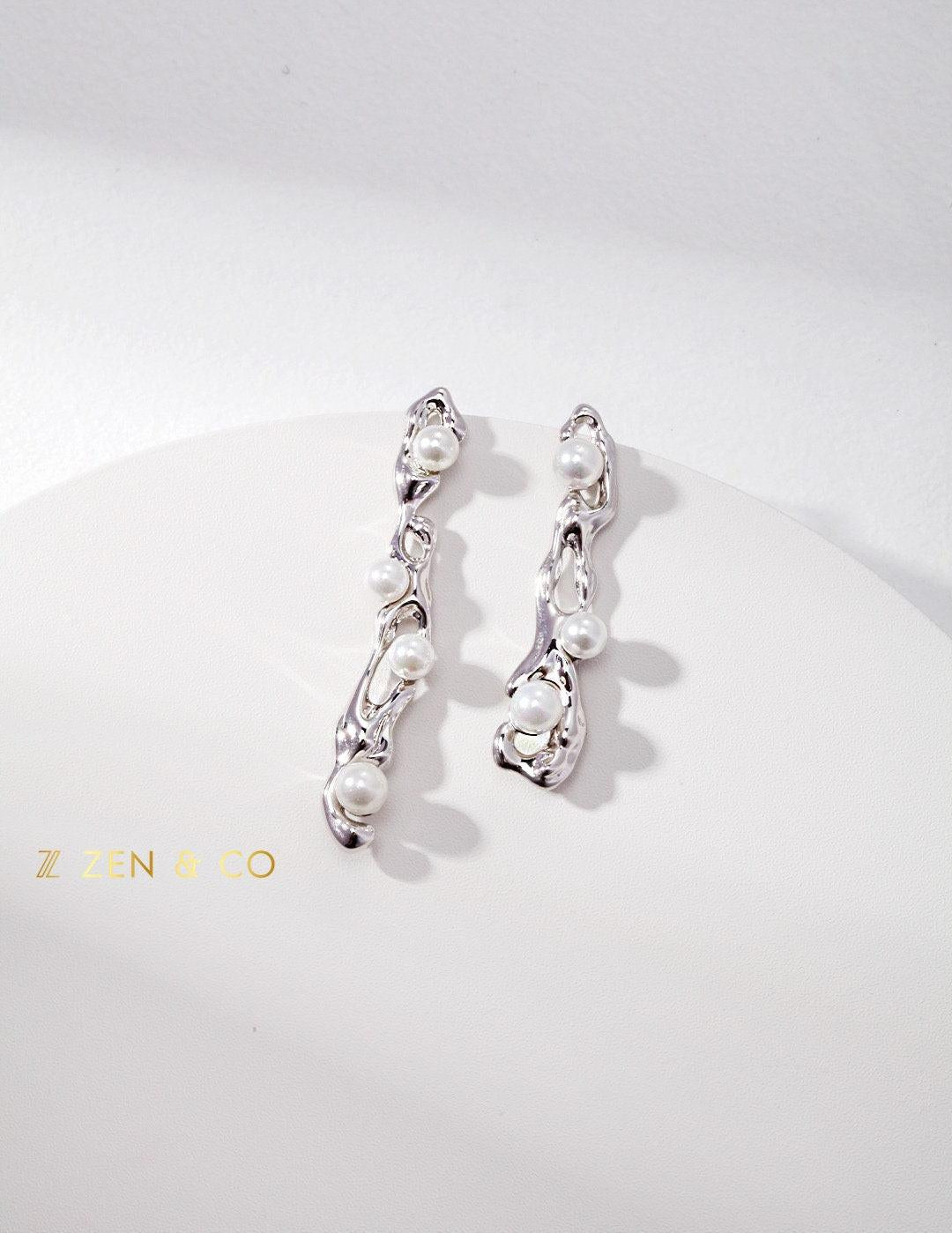 ELOISE Asymmetric dangle earrings with pearls - ZEN&CO Studio