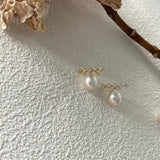 RAINIE Pearl stud earrings
