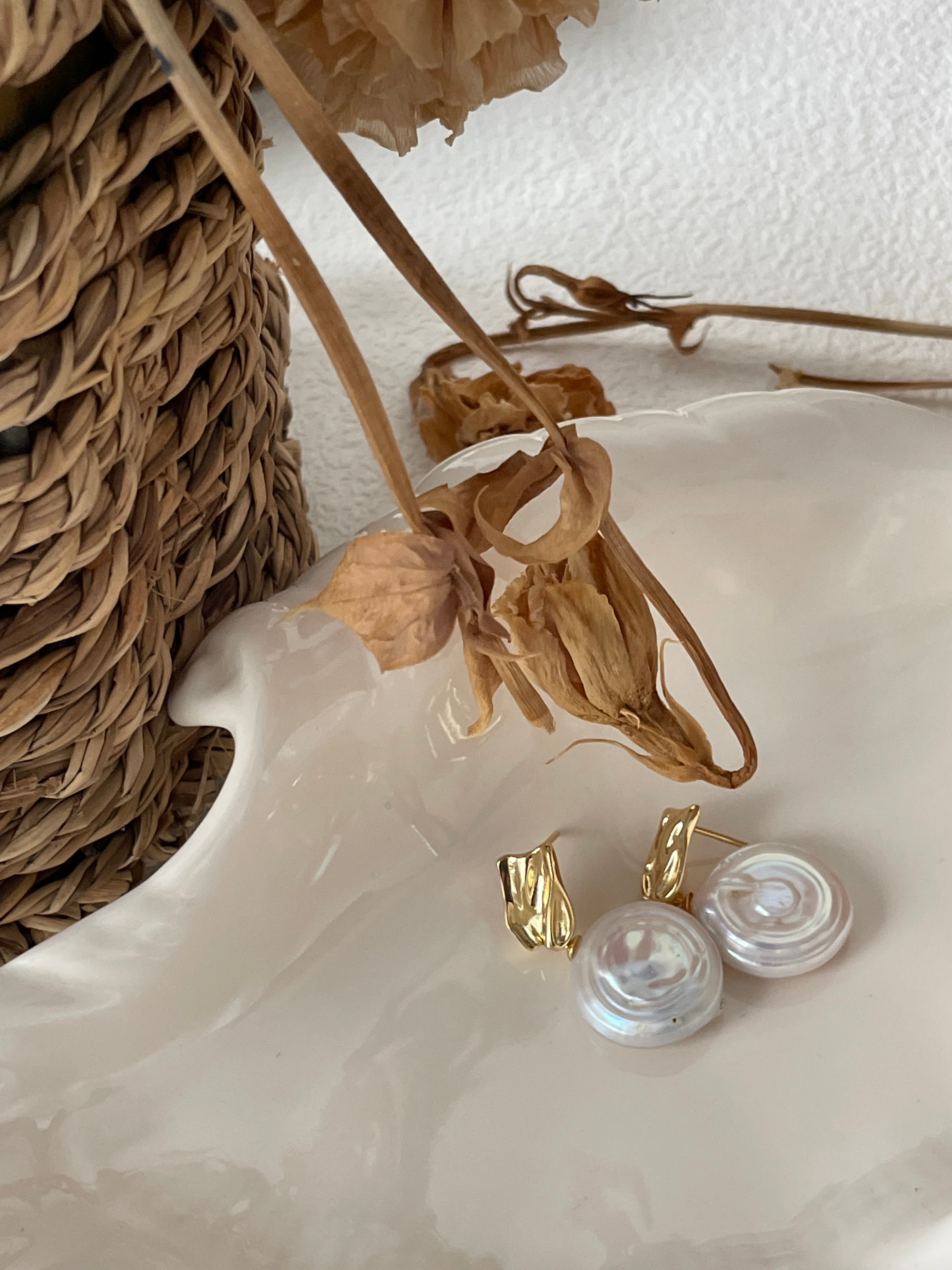 ROMAN HOLIDAY Single pearl earrings - ZEN&CO Studio