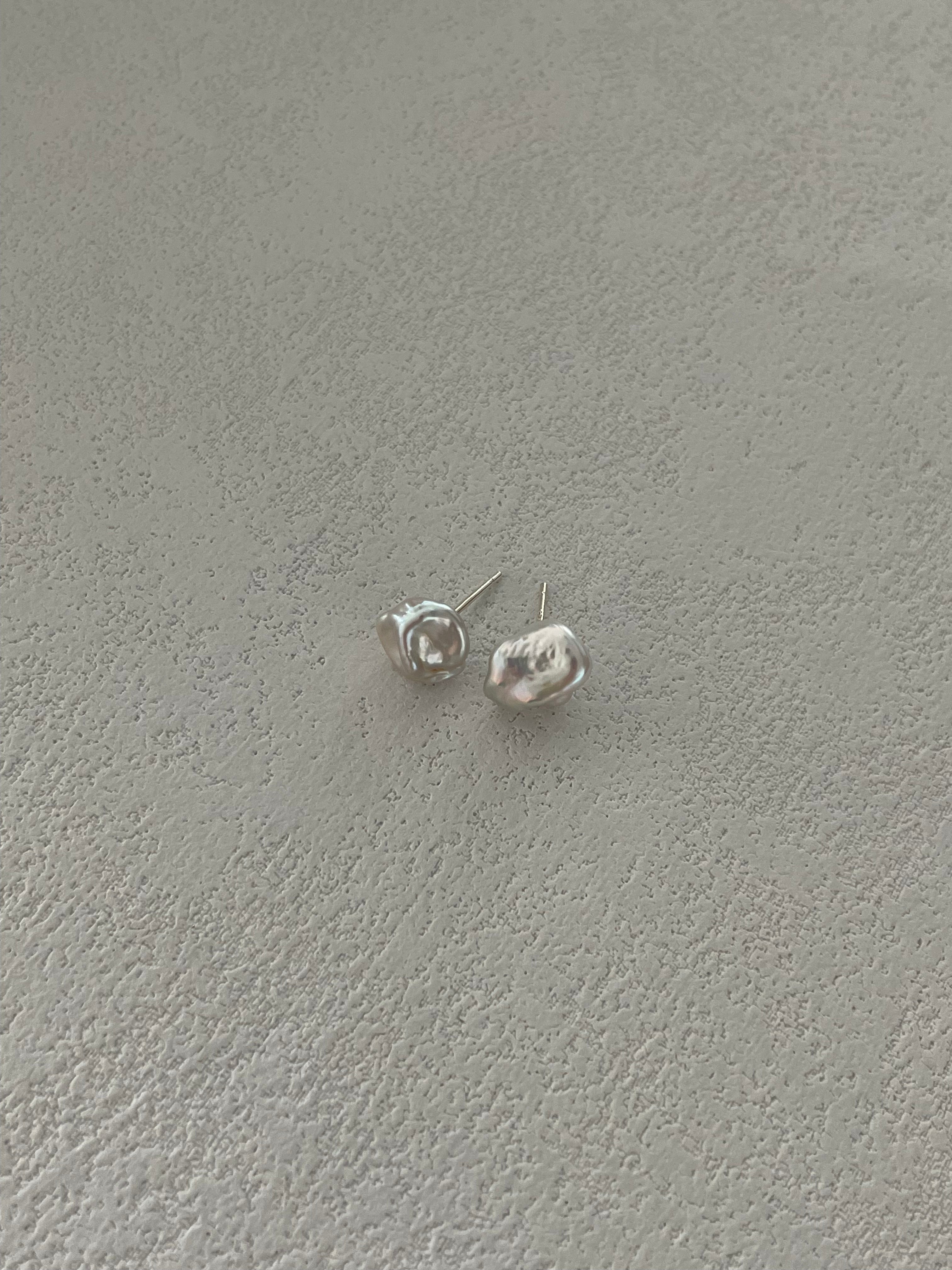 DAISY Keshi Pearl Stud Earrings - ZEN&CO Studio