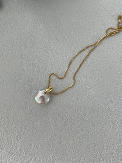 AMY Round Pearl Pendant Necklace - ZEN&CO Studio