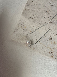 BELLE Minimalist Pearl Pendant Necklace
