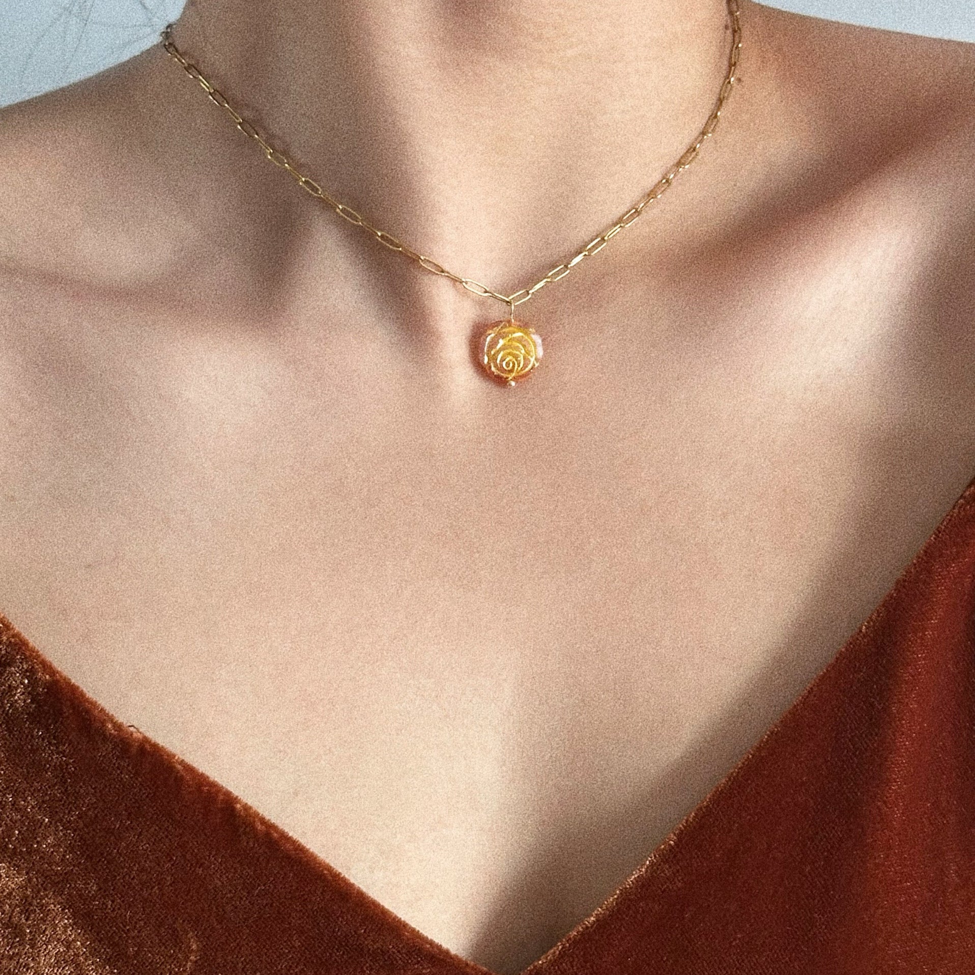 Phoebe´s Flower Pendant Necklace