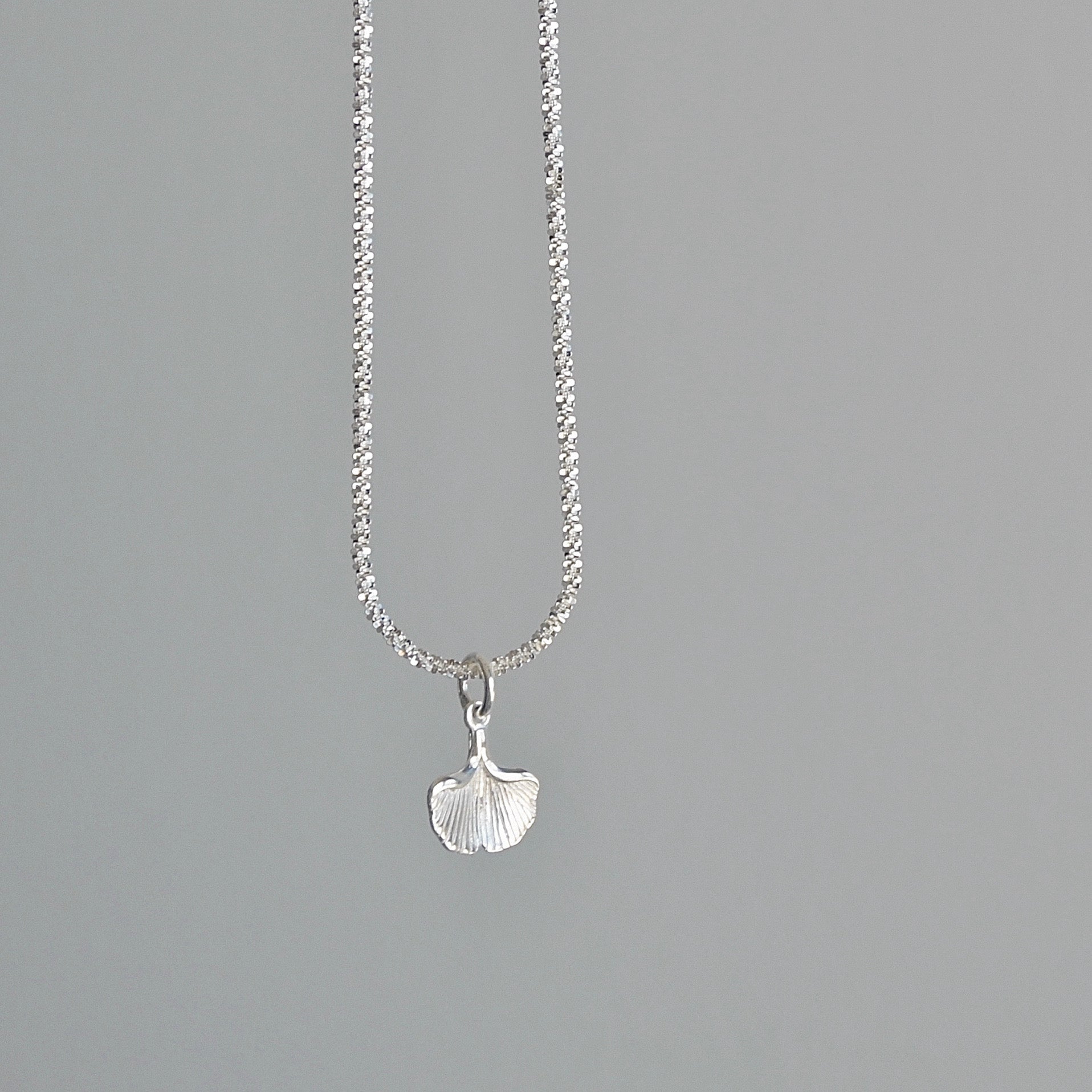 Rachel´s Silver Grinkgo Pendant Necklace - ZEN&CO Studio