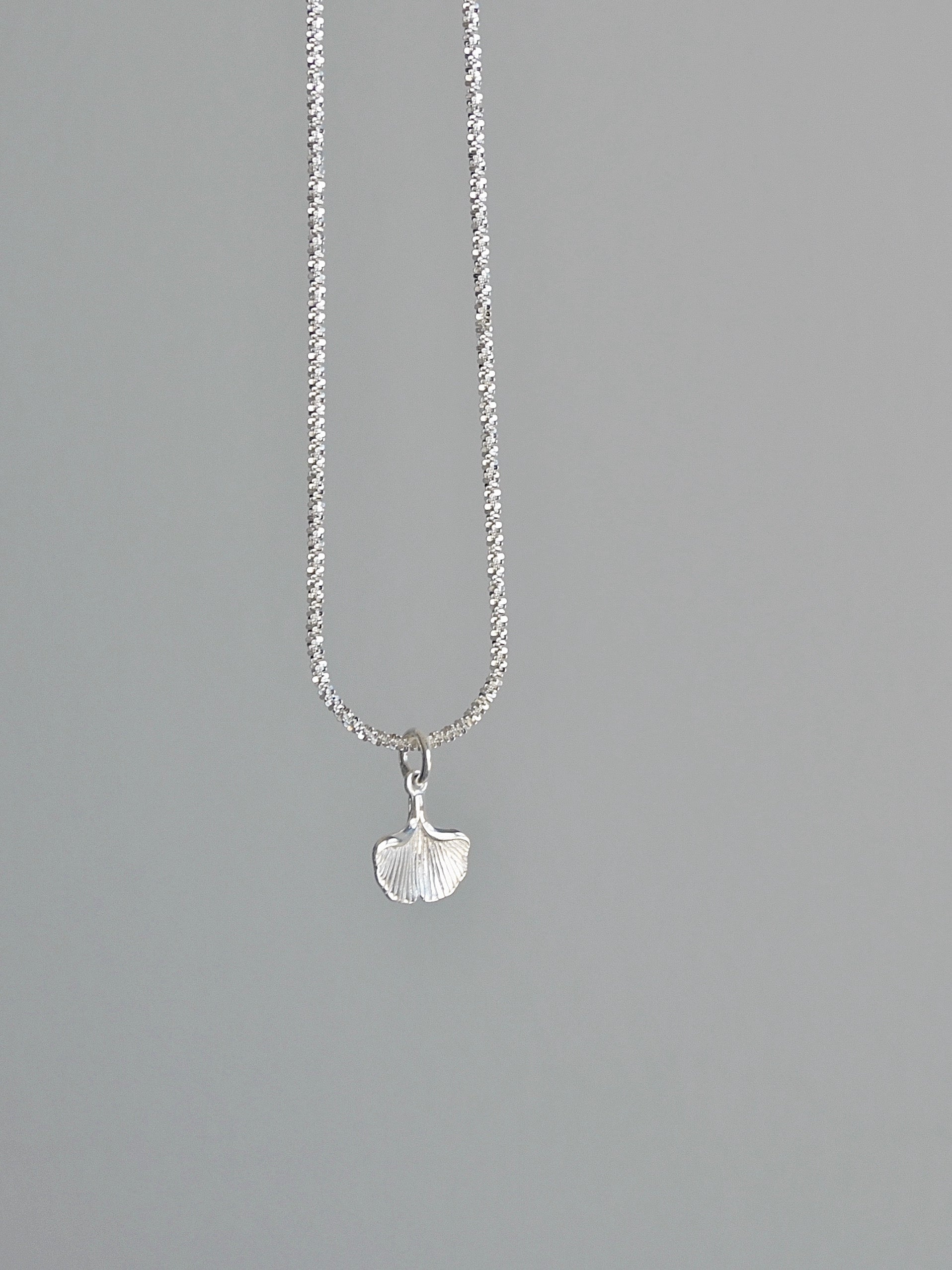 Rachel´s Silver Grinkgo Pendant Necklace - ZEN&CO Studio