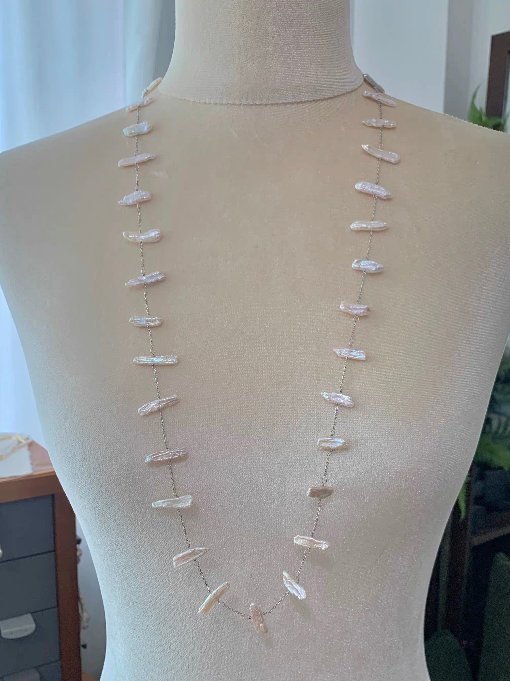 Necklace with keshi pearl on a mannequin against a neutral background