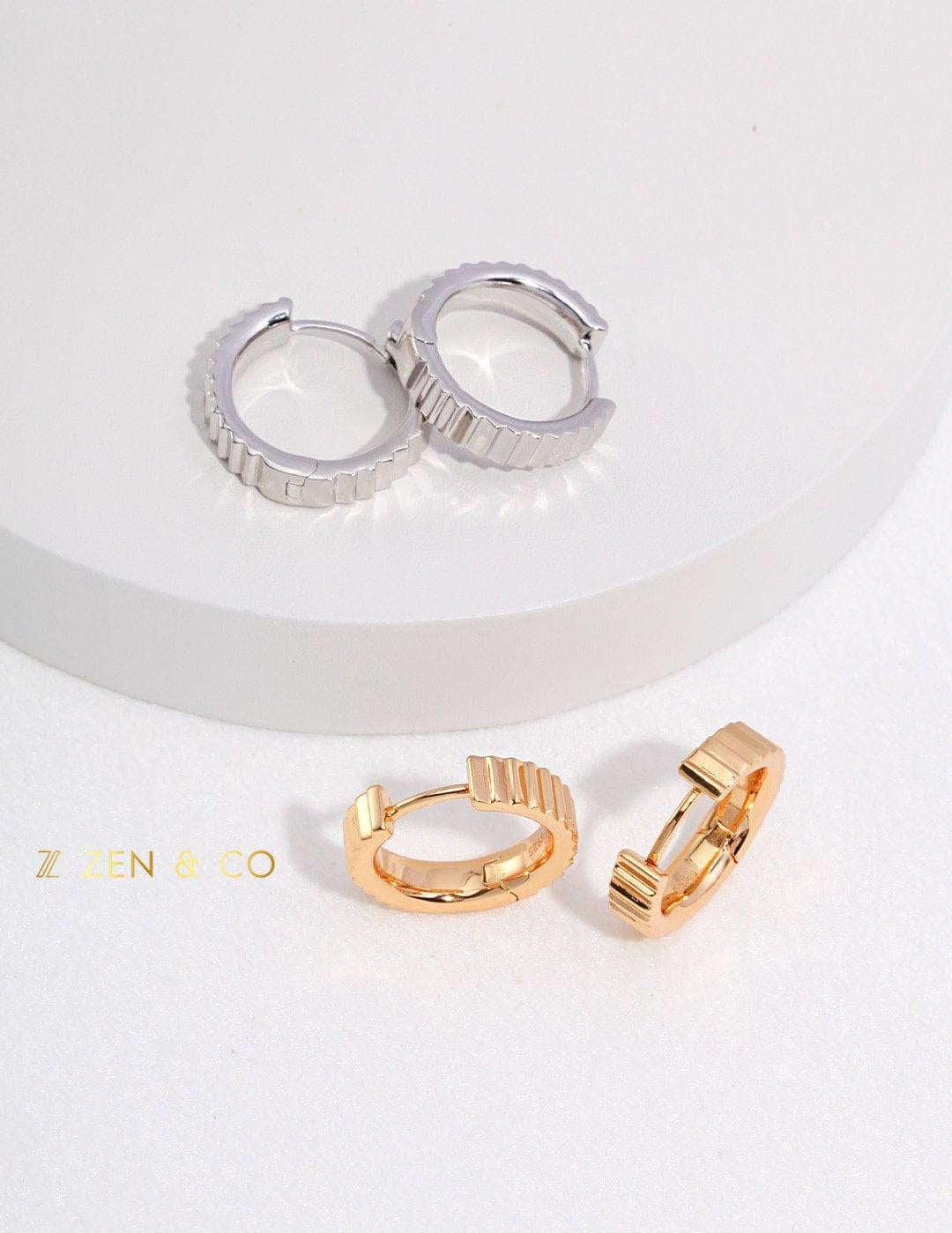 ALEXIS Minimalist hoop earrings - ZEN&CO Studio