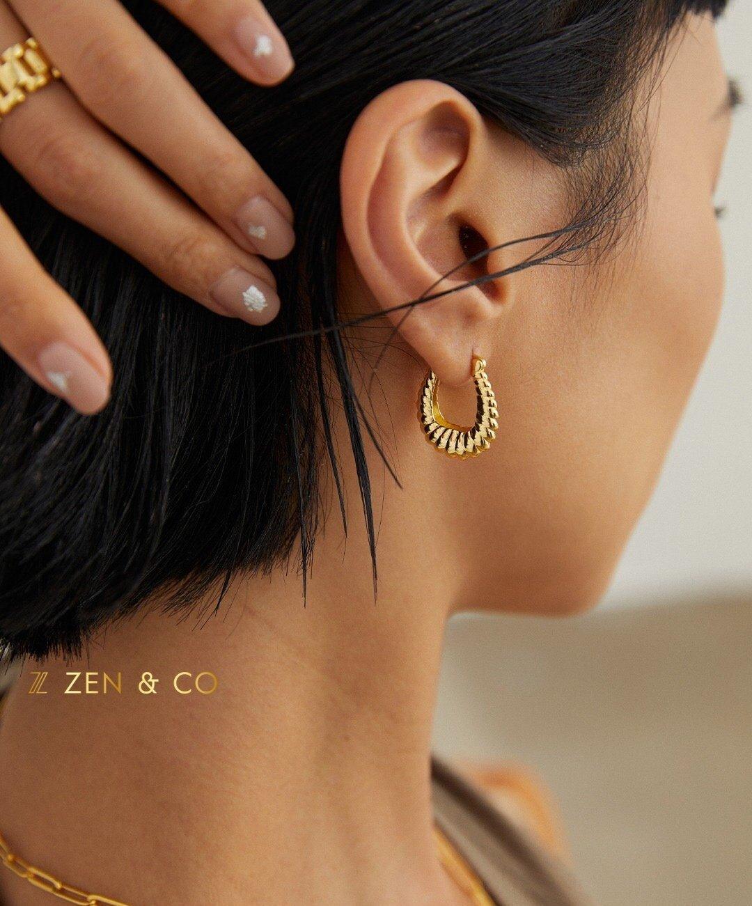 AVA Oval chunk hoop earrings - ZEN&CO Studio