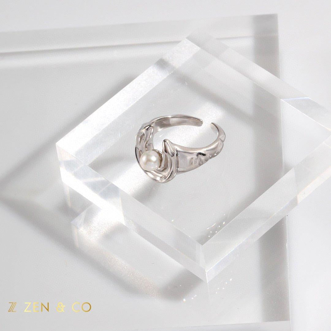 AYLA Moon shaped open ring with dainty pearl - ZEN&CO Studio