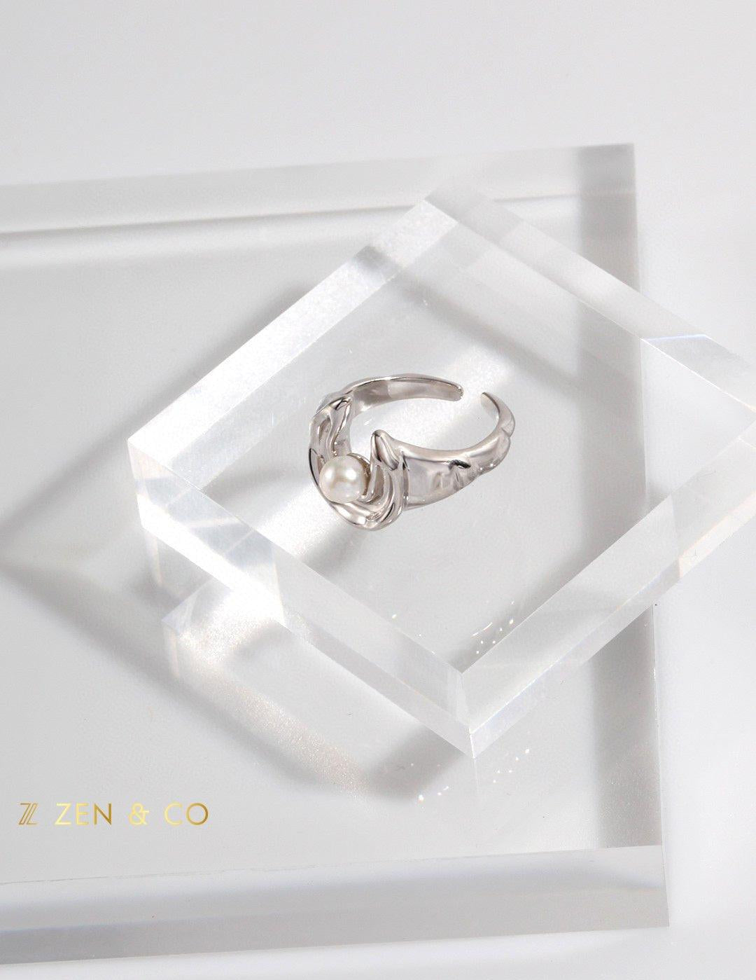 AYLA Moon shaped open ring with dainty pearl - ZEN&CO Studio