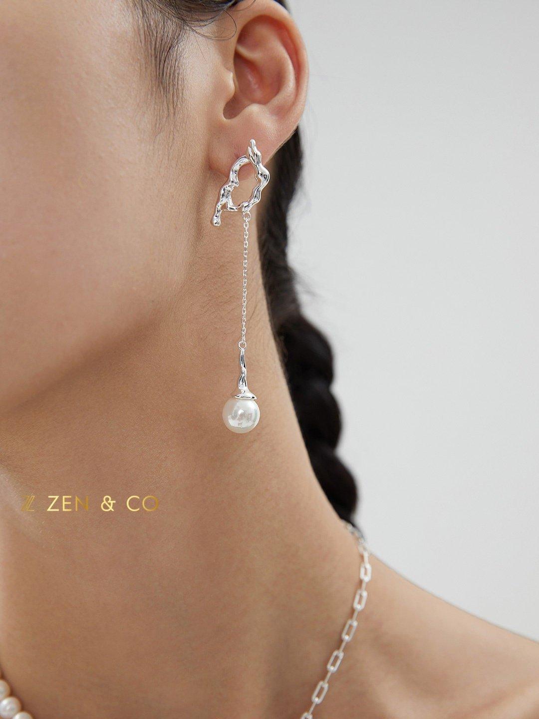 CLAIRE Asymmetric earrings with big dangle pearl - ZEN&CO Studio