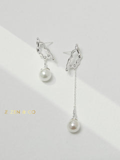 CLAIRE Asymmetric earrings with big dangle pearl - ZEN&CO Studio