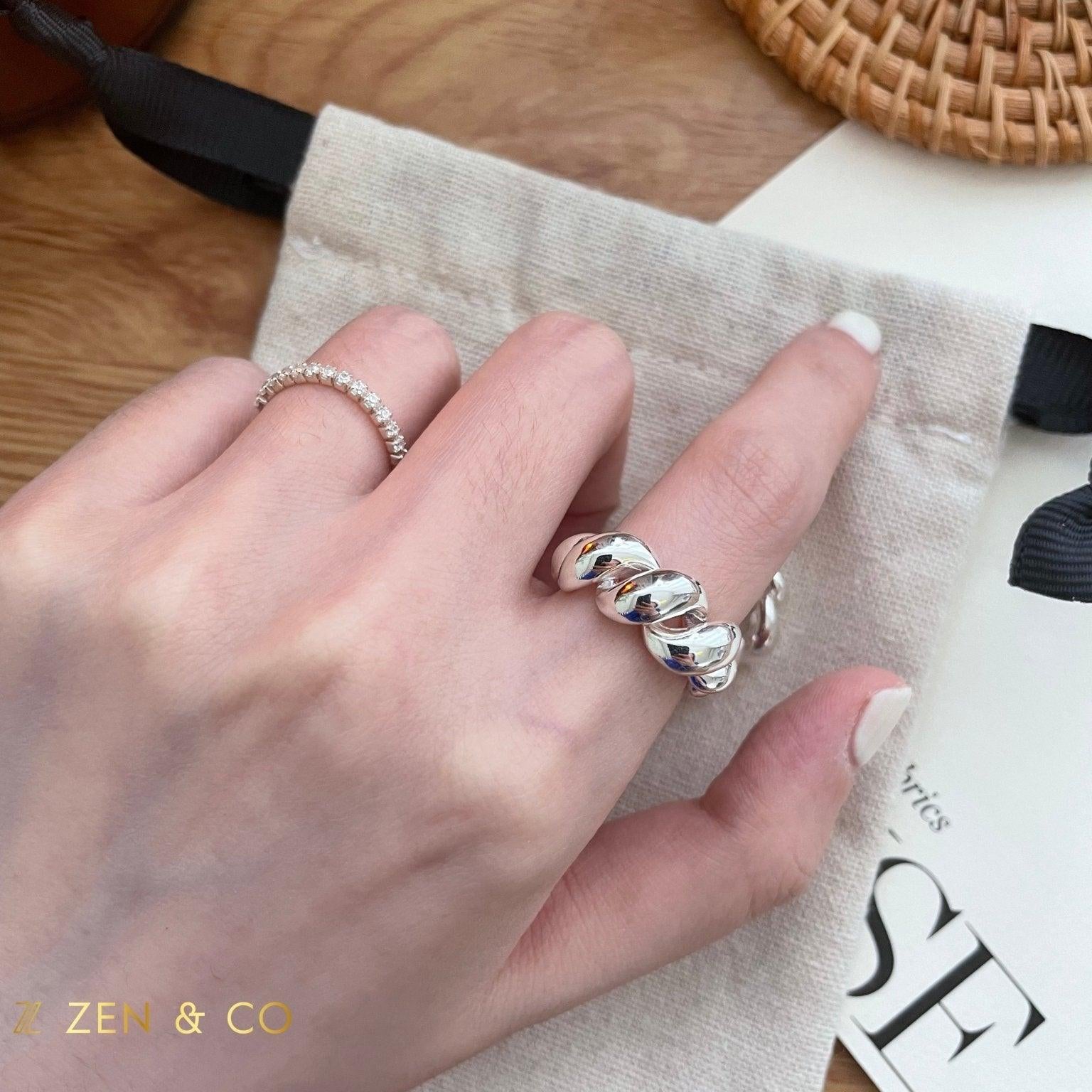 CROISSANT Chunky twist silver ring - ZEN&CO Studio