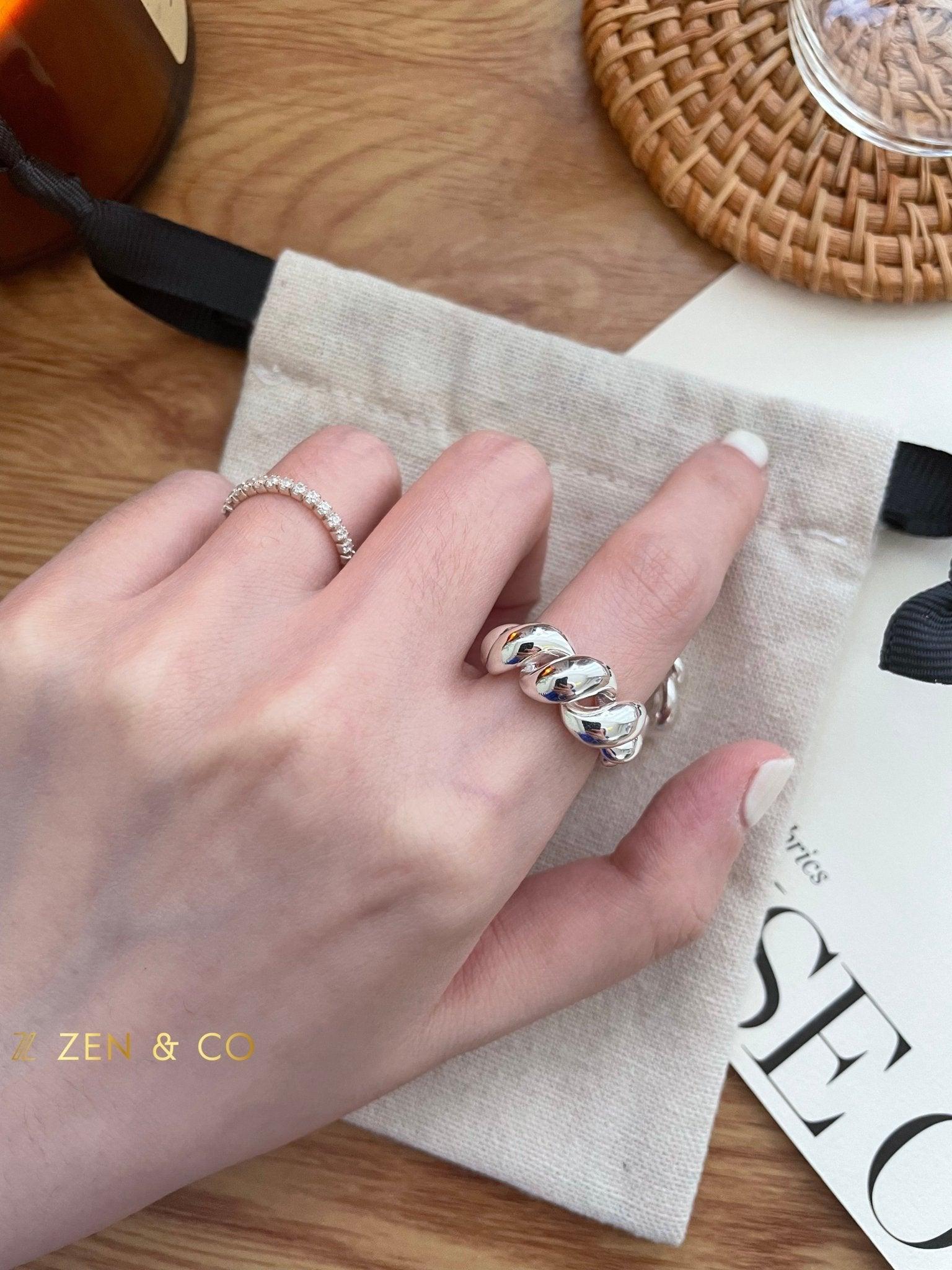 CROISSANT Chunky twist silver ring - ZEN&CO Studio