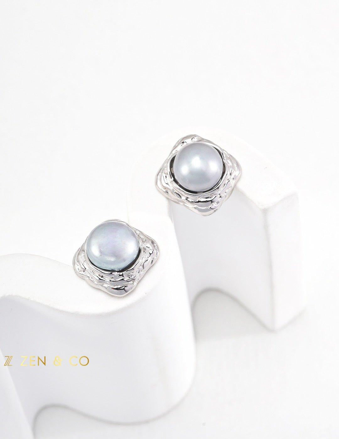 ELEANOR Pearl Stud Earrings - ZEN&CO Studio