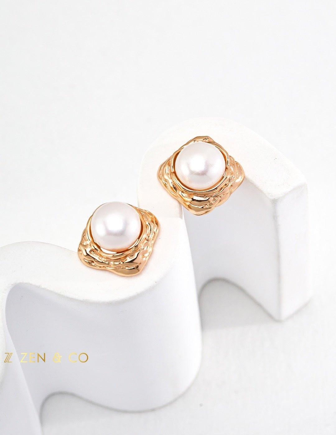 ELEANOR Pearl Stud Earrings - ZEN&CO Studio