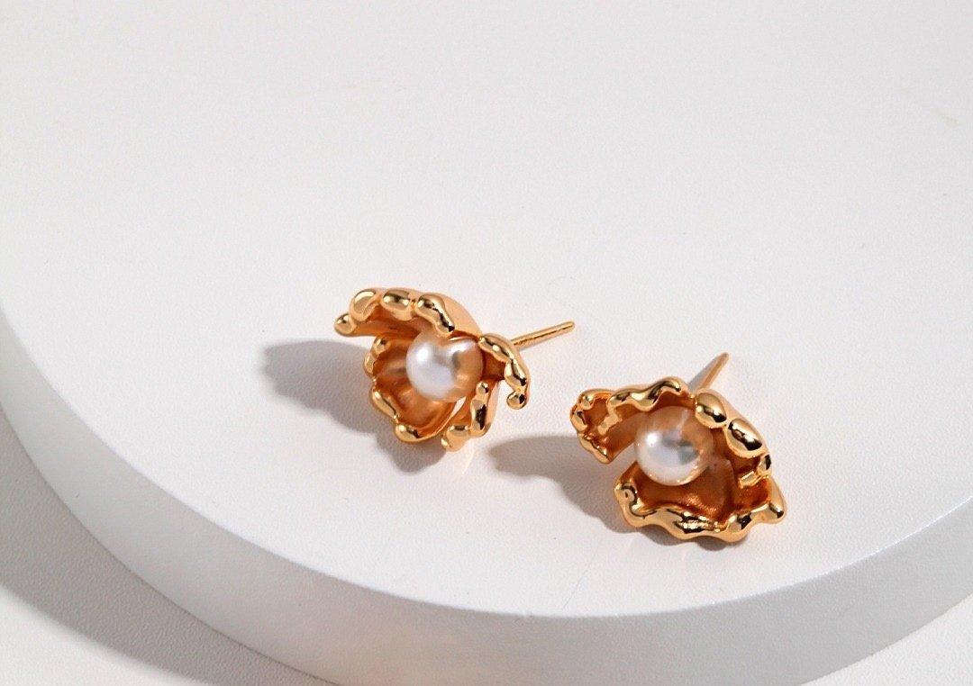 FLORA Flower pearl stud earrings - ZEN&CO Studio