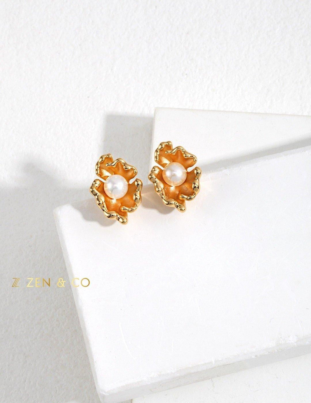 FLORA Flower pearl stud earrings - ZEN&CO Studio