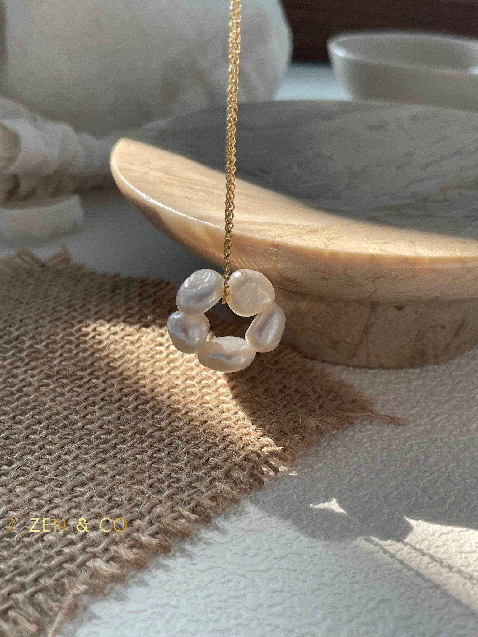 FLOWER POWER Pearl pendant necklace - ZEN&CO Studio