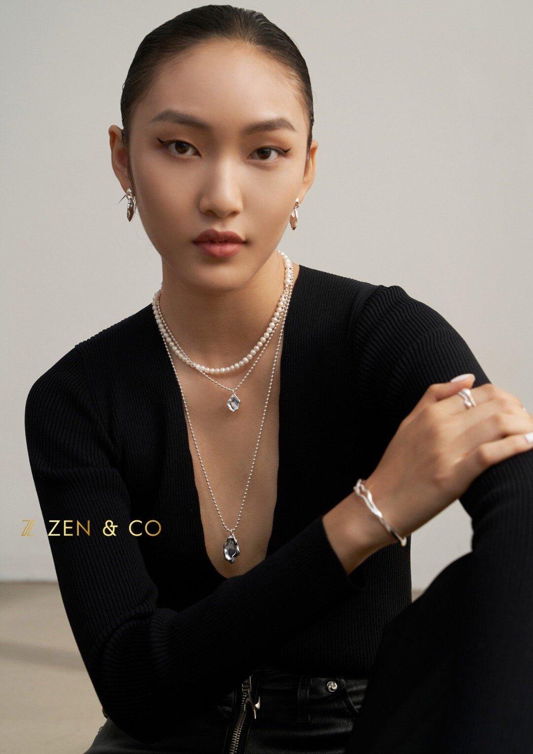 GENEVA Fluid Way of Water pearl necklace and silver pendant necklace - ZEN&CO Studio