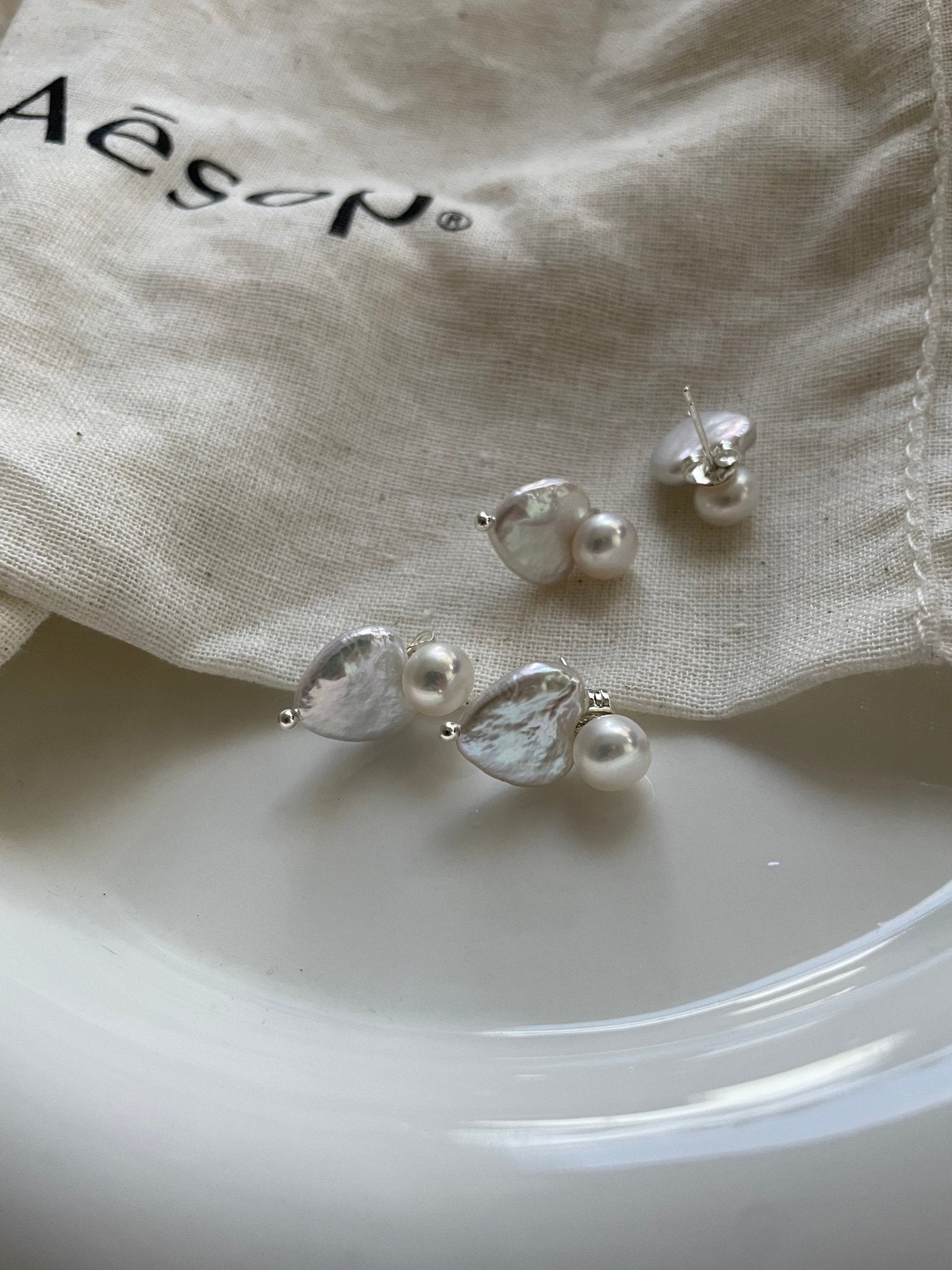 HALLIE Heart Baroque pearl stud earrings - ZEN&CO Studio