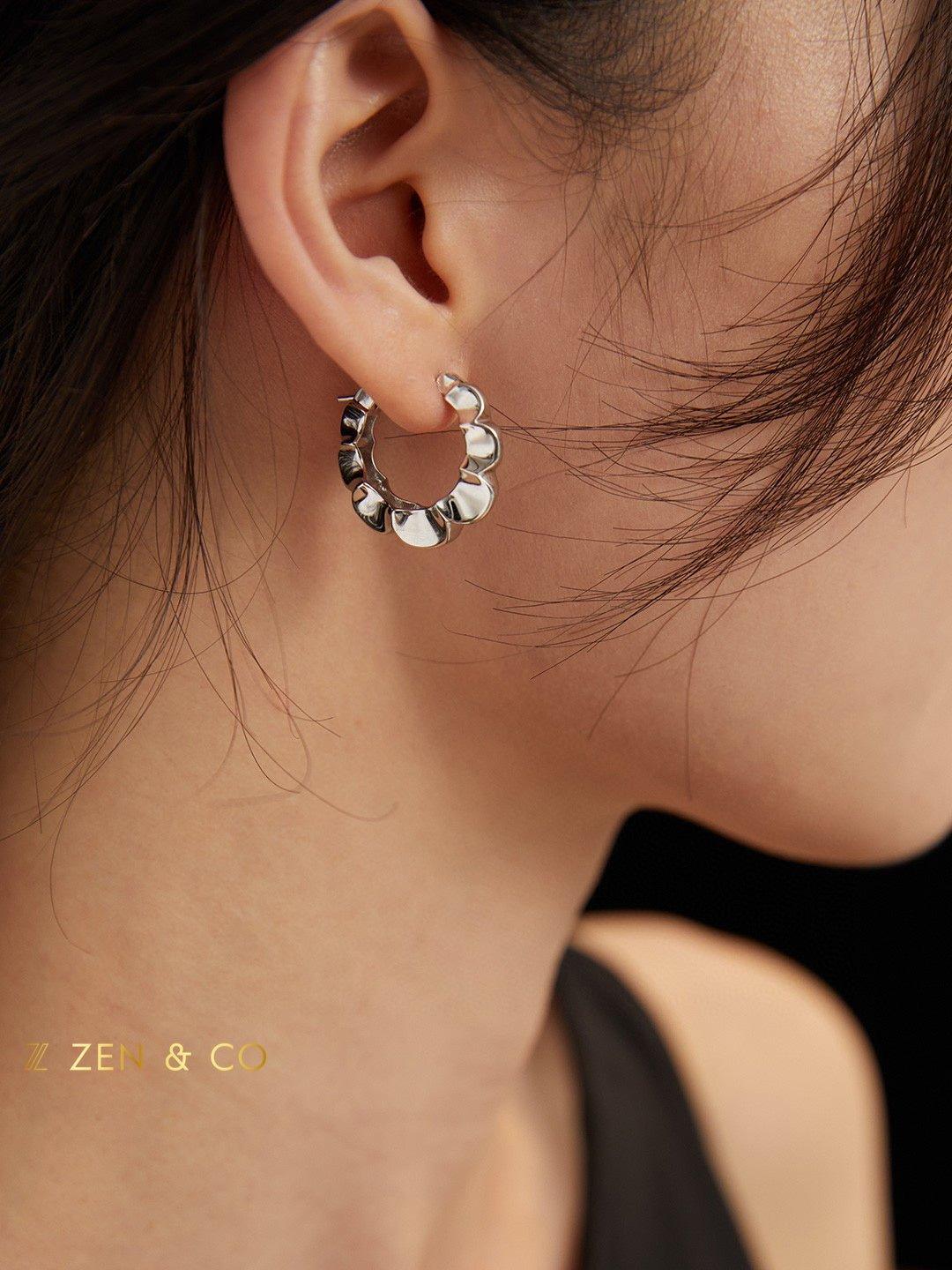 LIV Minimalist hoop earrings - ZEN&CO Studio