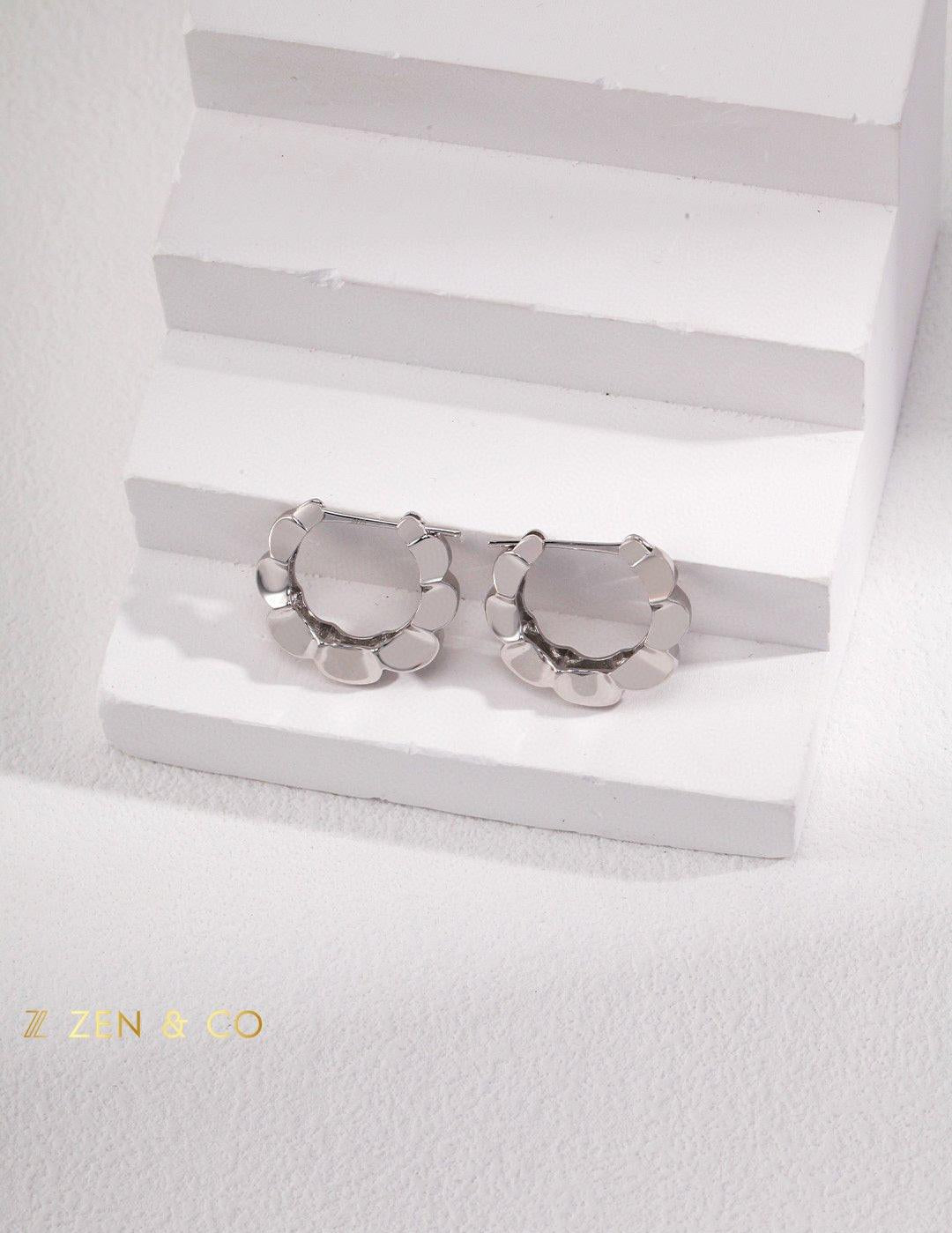 LIV Minimalist hoop earrings - ZEN&CO Studio