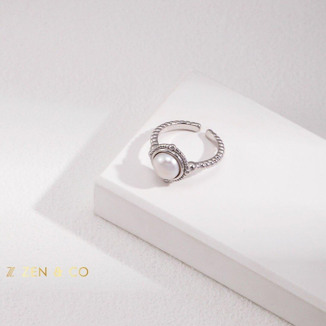 LOUISE Signet pearl open ring - ZEN&CO Studio