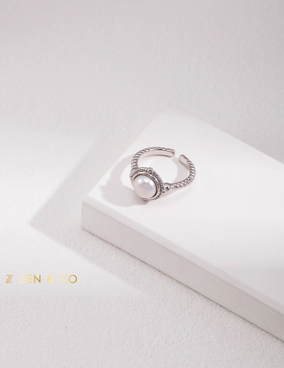 LOUISE Signet pearl open ring - ZEN&CO Studio