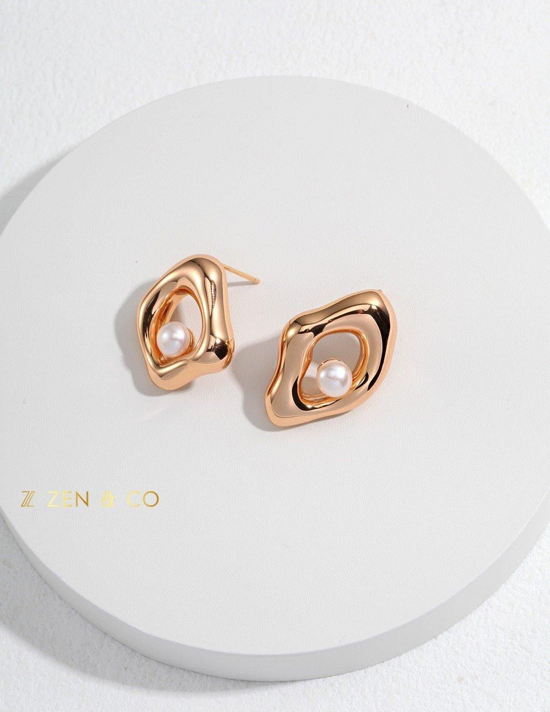 MCKAY Asymmetric pearl stud earrings - ZEN&CO Studio