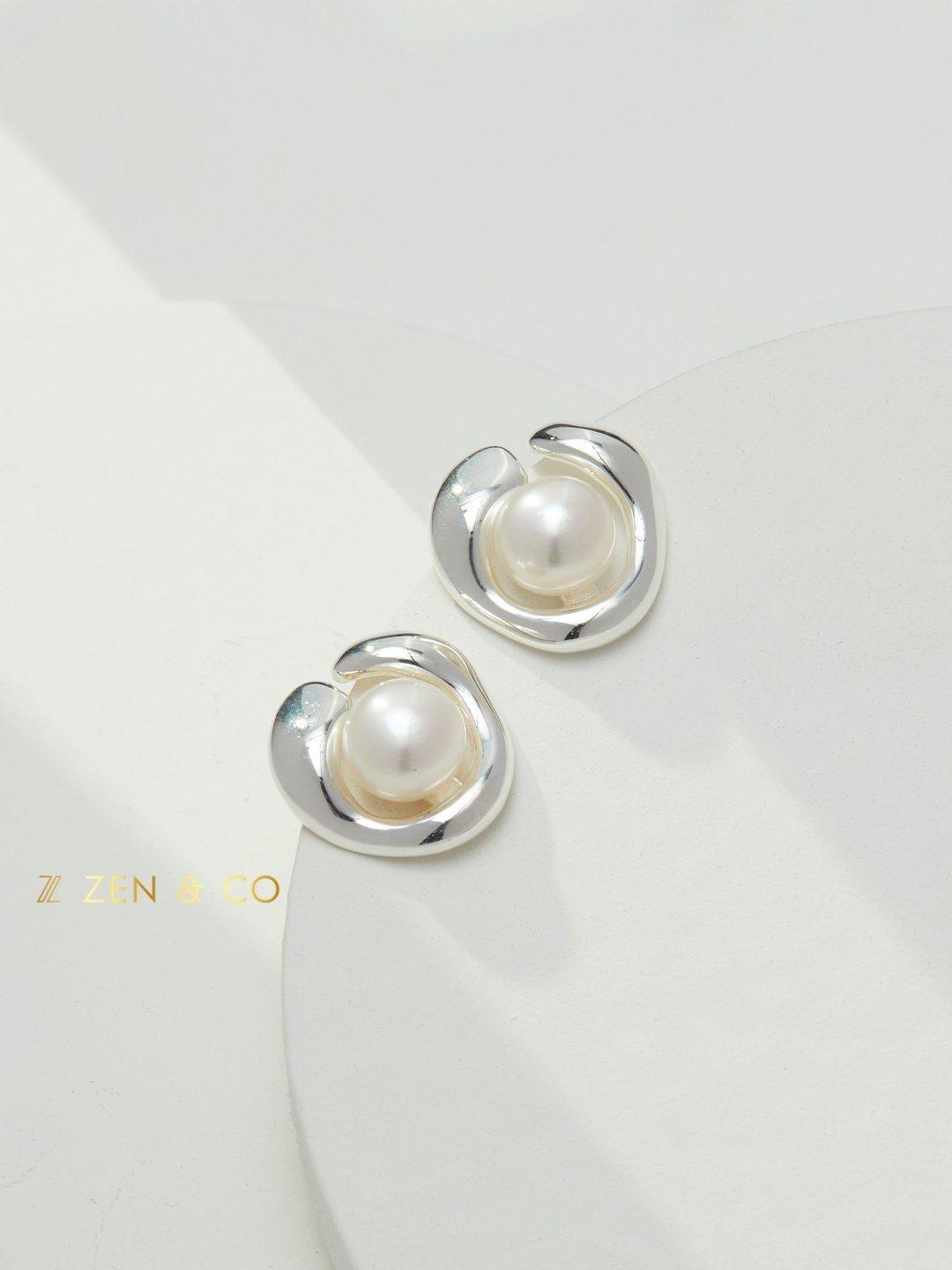 NINA Big pearl stud earrings - ZEN&CO Studio